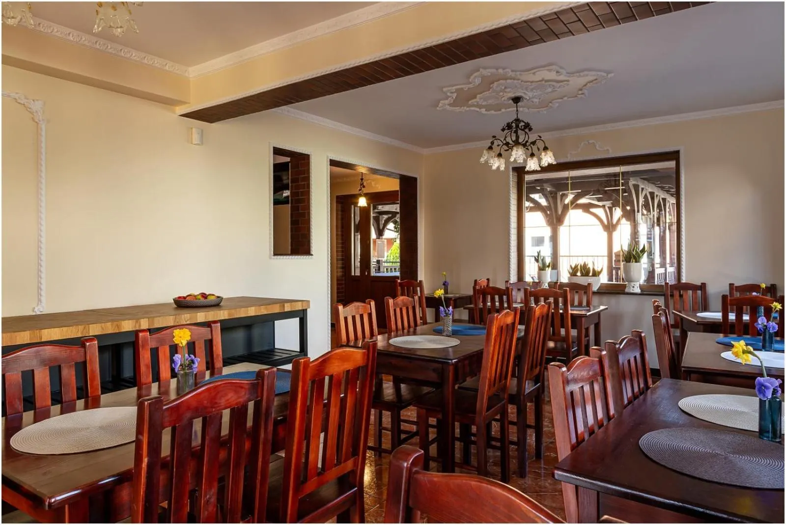 Dining area in Willa Marlin