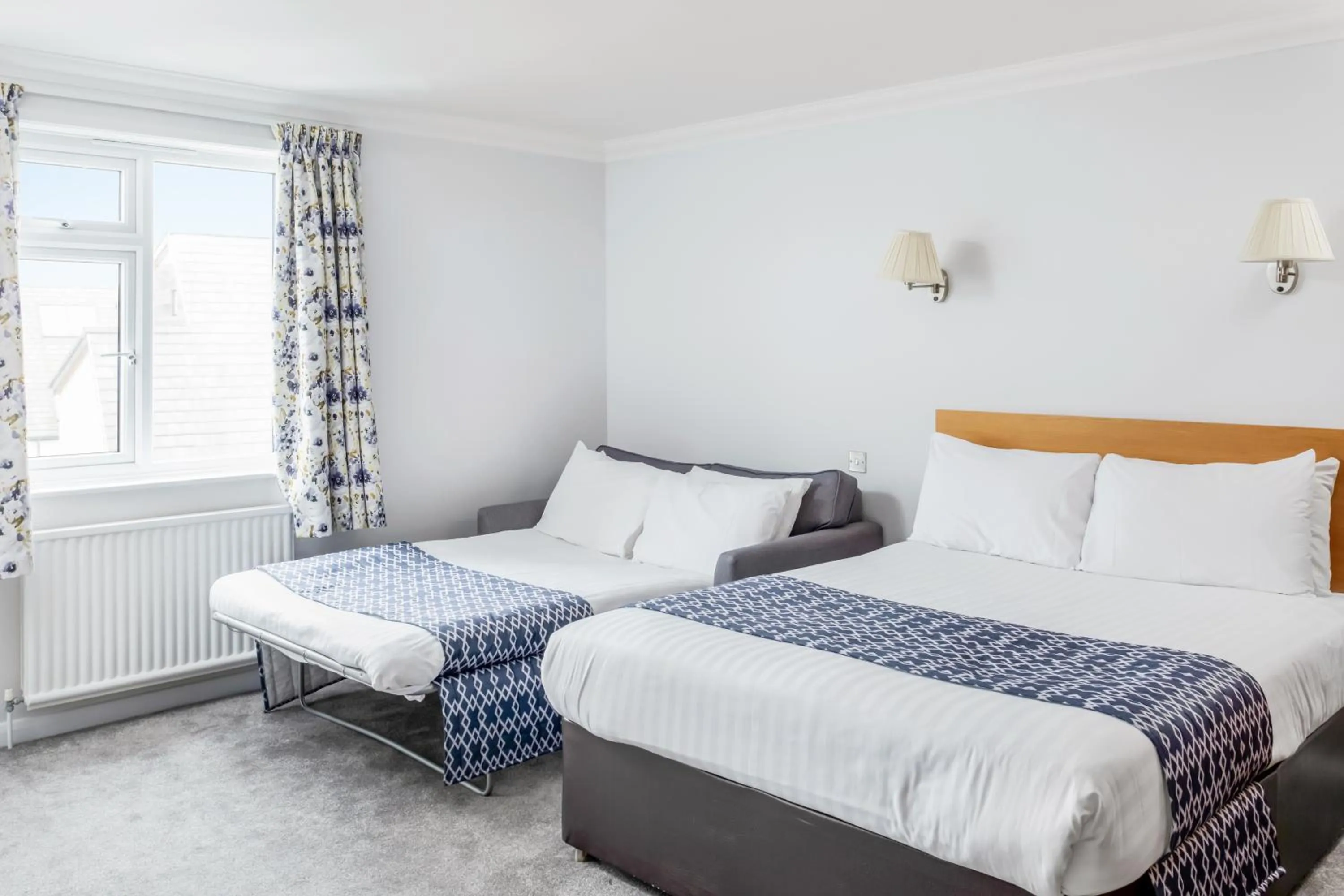 Bed in The Kilbirnie Hotel