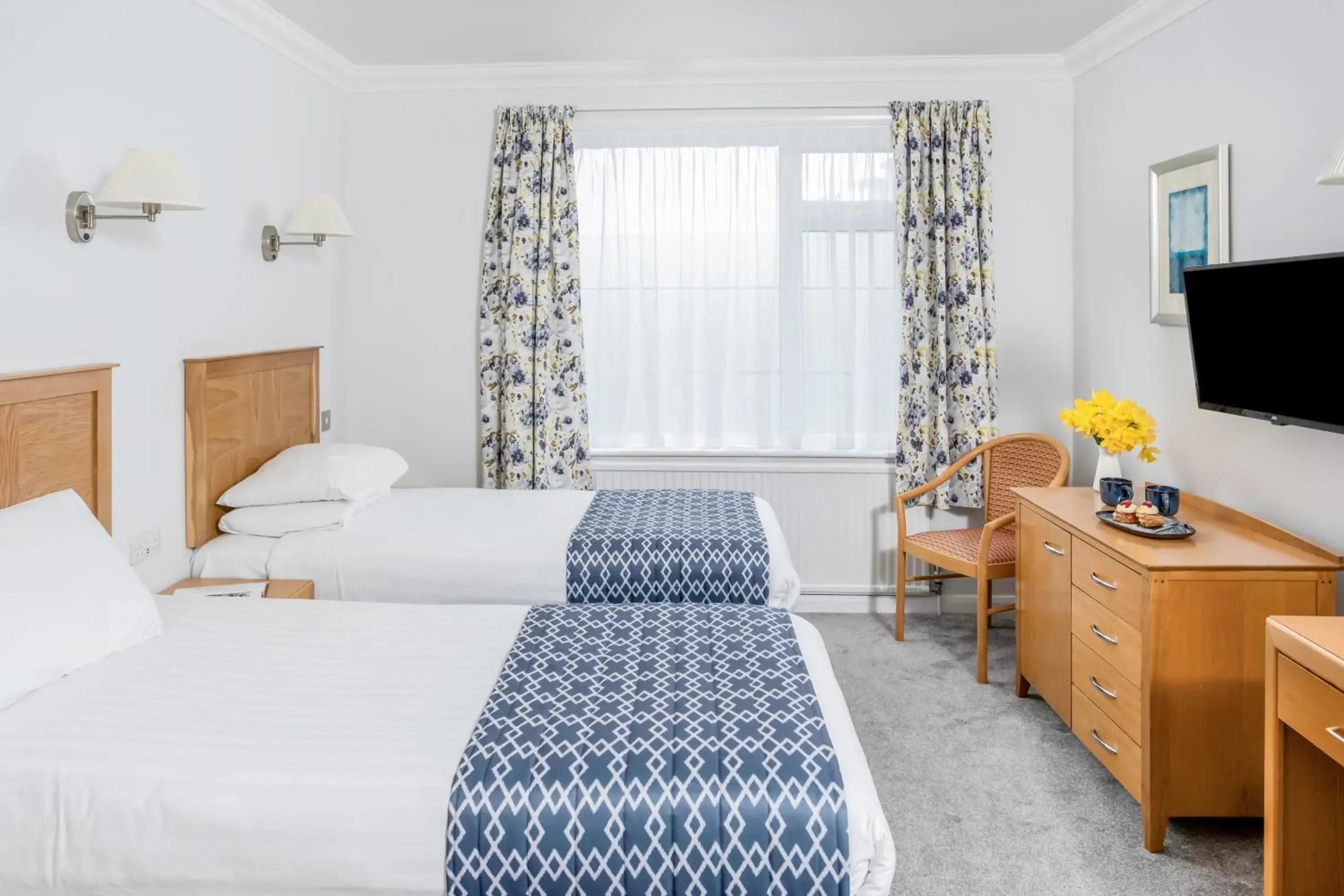Twin Room in The Kilbirnie Hotel Twin Room in The Kilbirnie Hotel