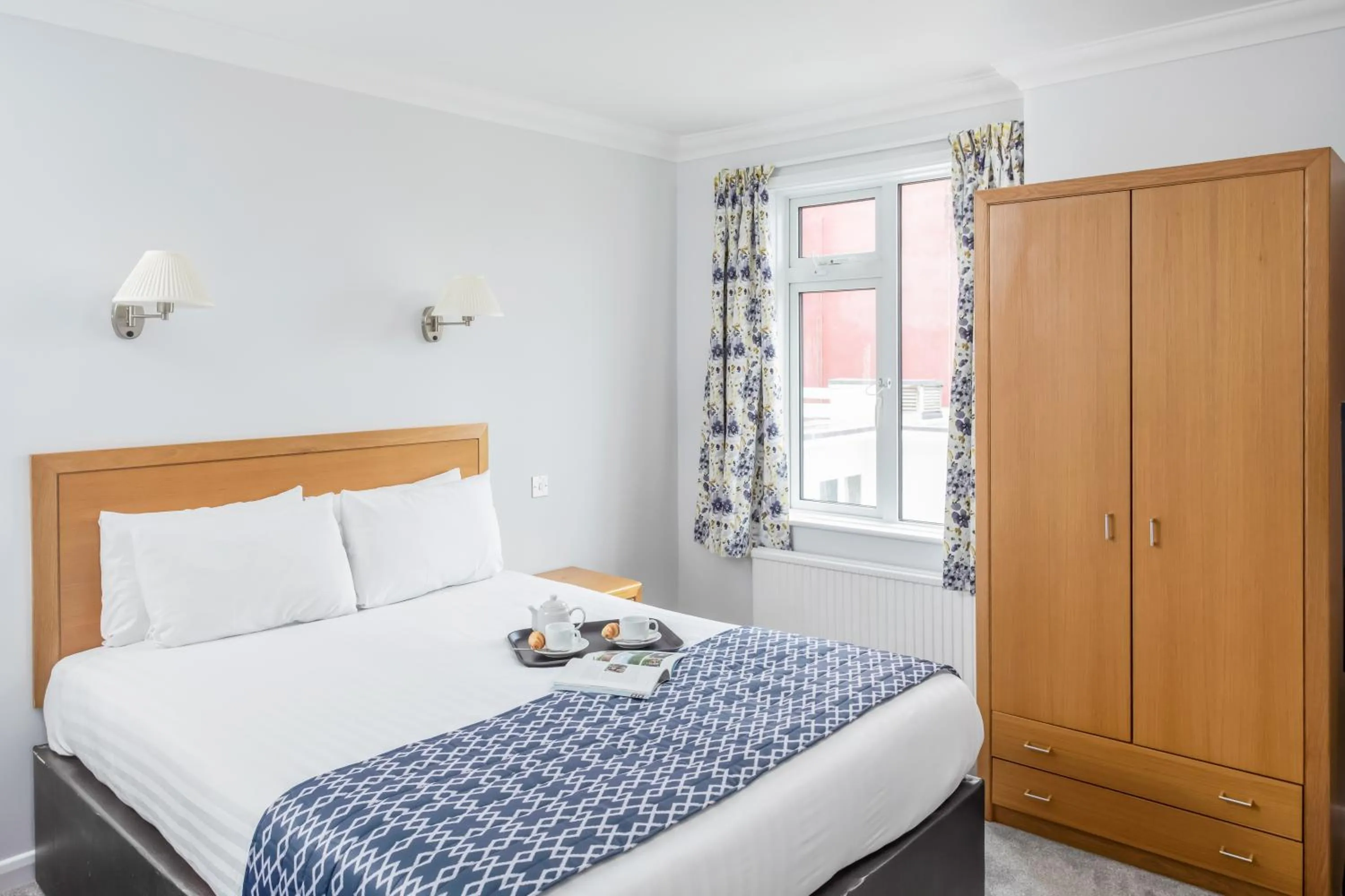 Bed in The Kilbirnie Hotel