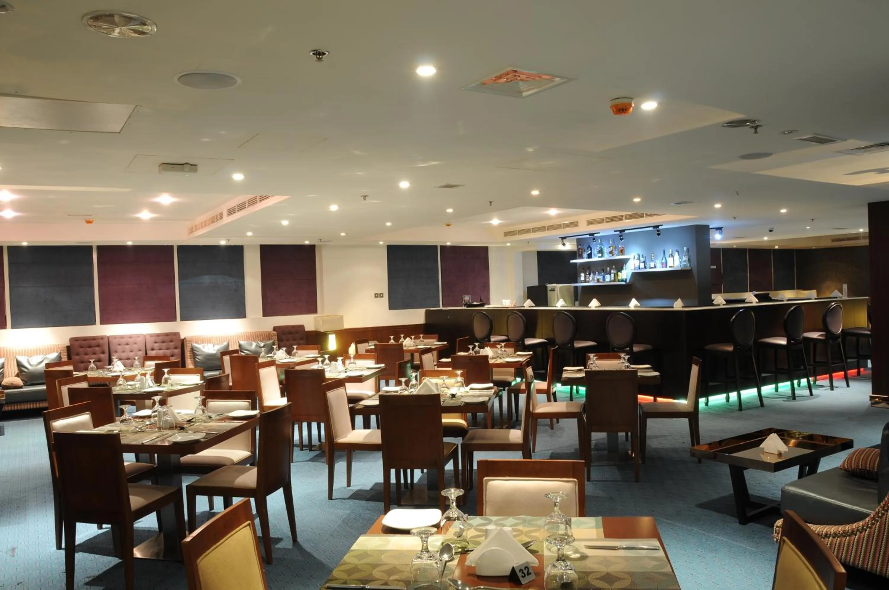 Restaurant/places to eat in Holiday Bahrain Hotel