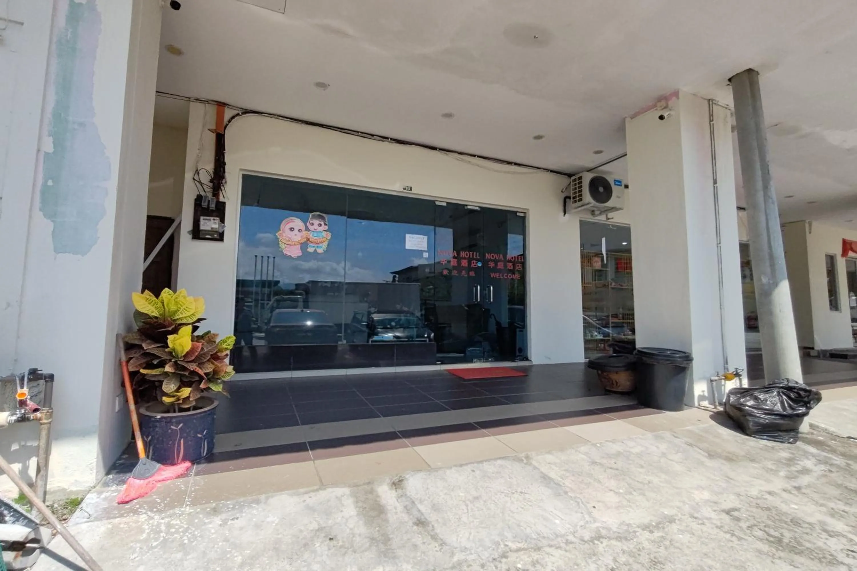 Facade/entrance in OYO 43934 Nova Hotel