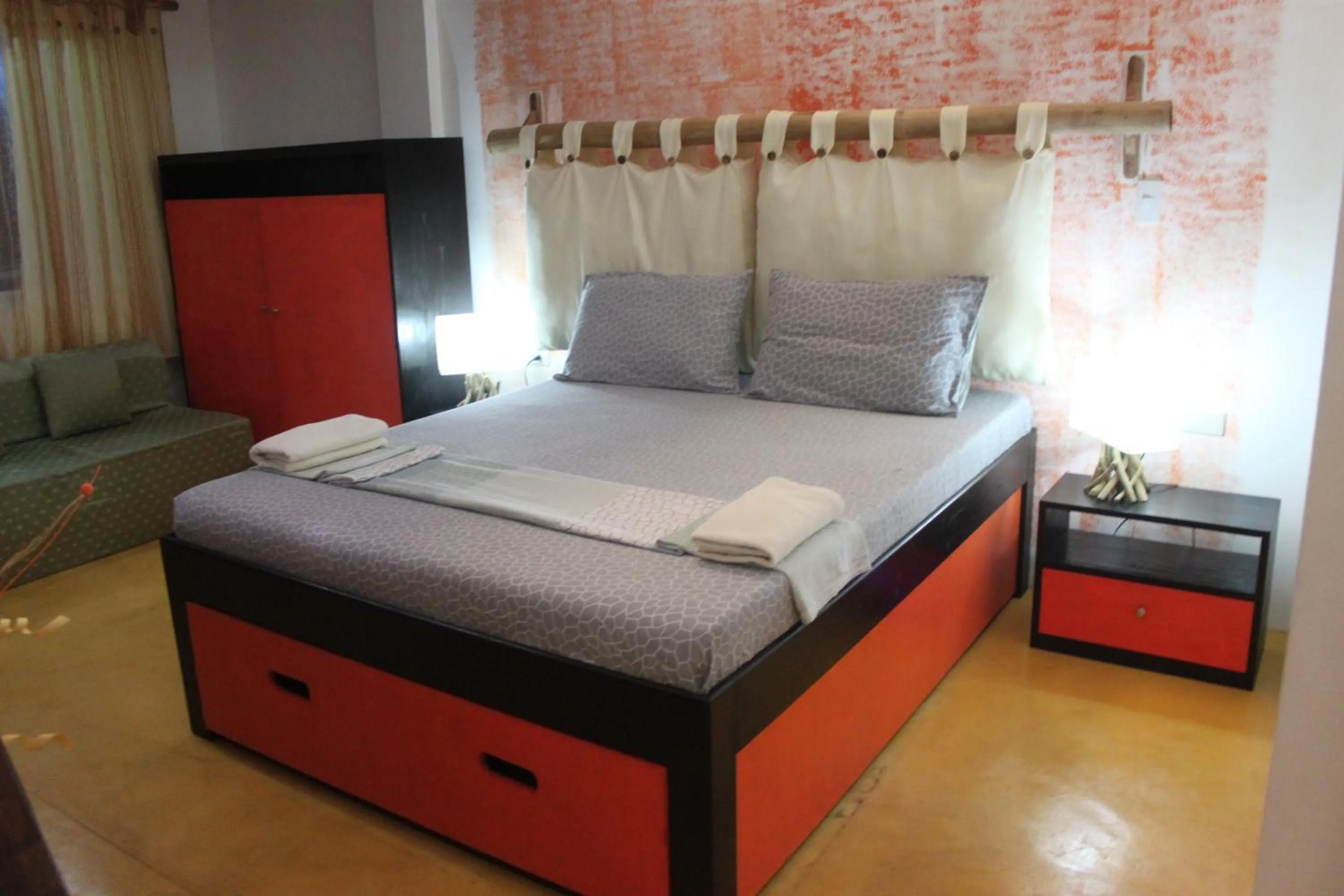 Bed in Vanilla Sky Dive Resort