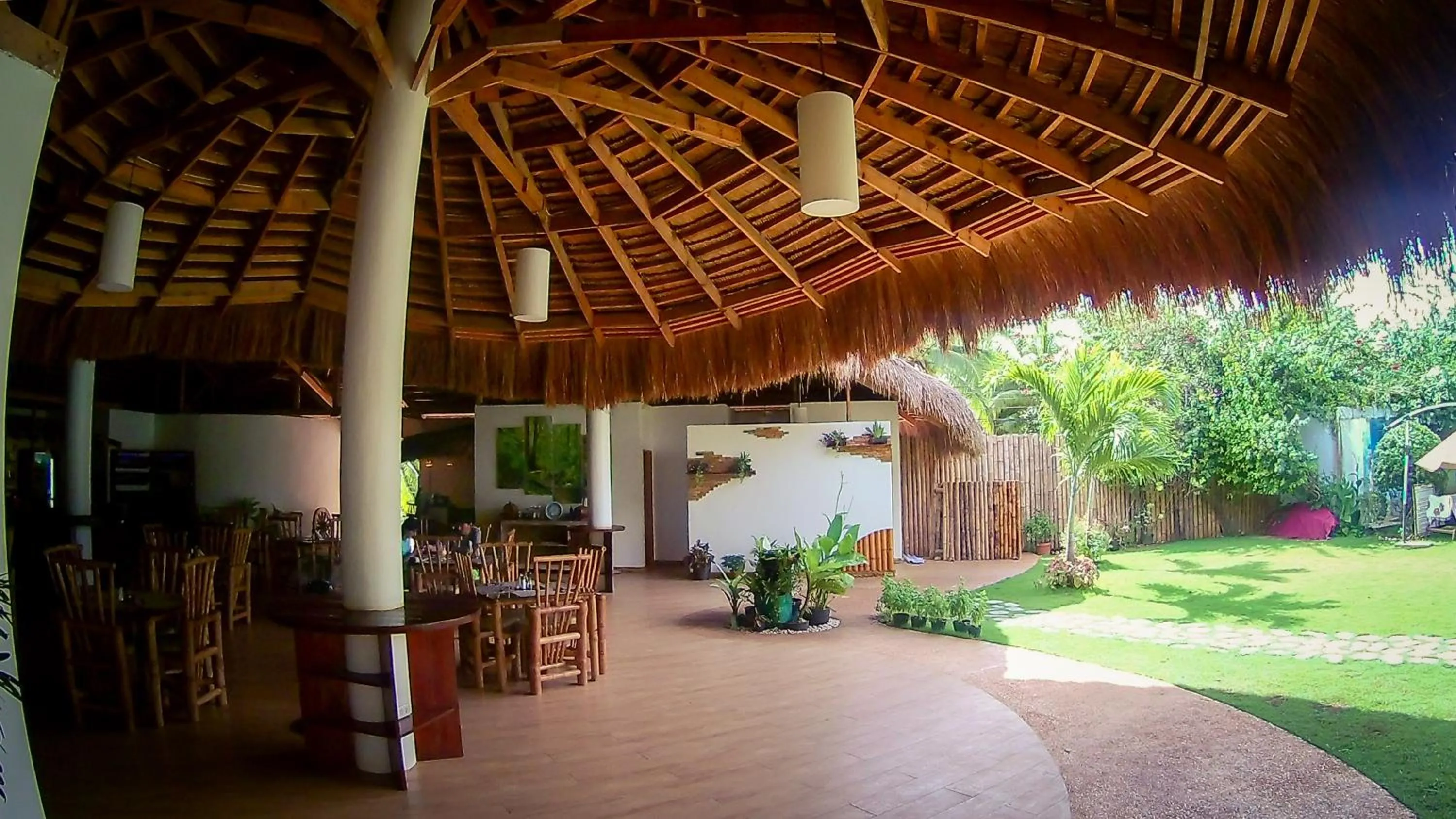 Restaurant/places to eat in Vanilla Sky Dive Resort