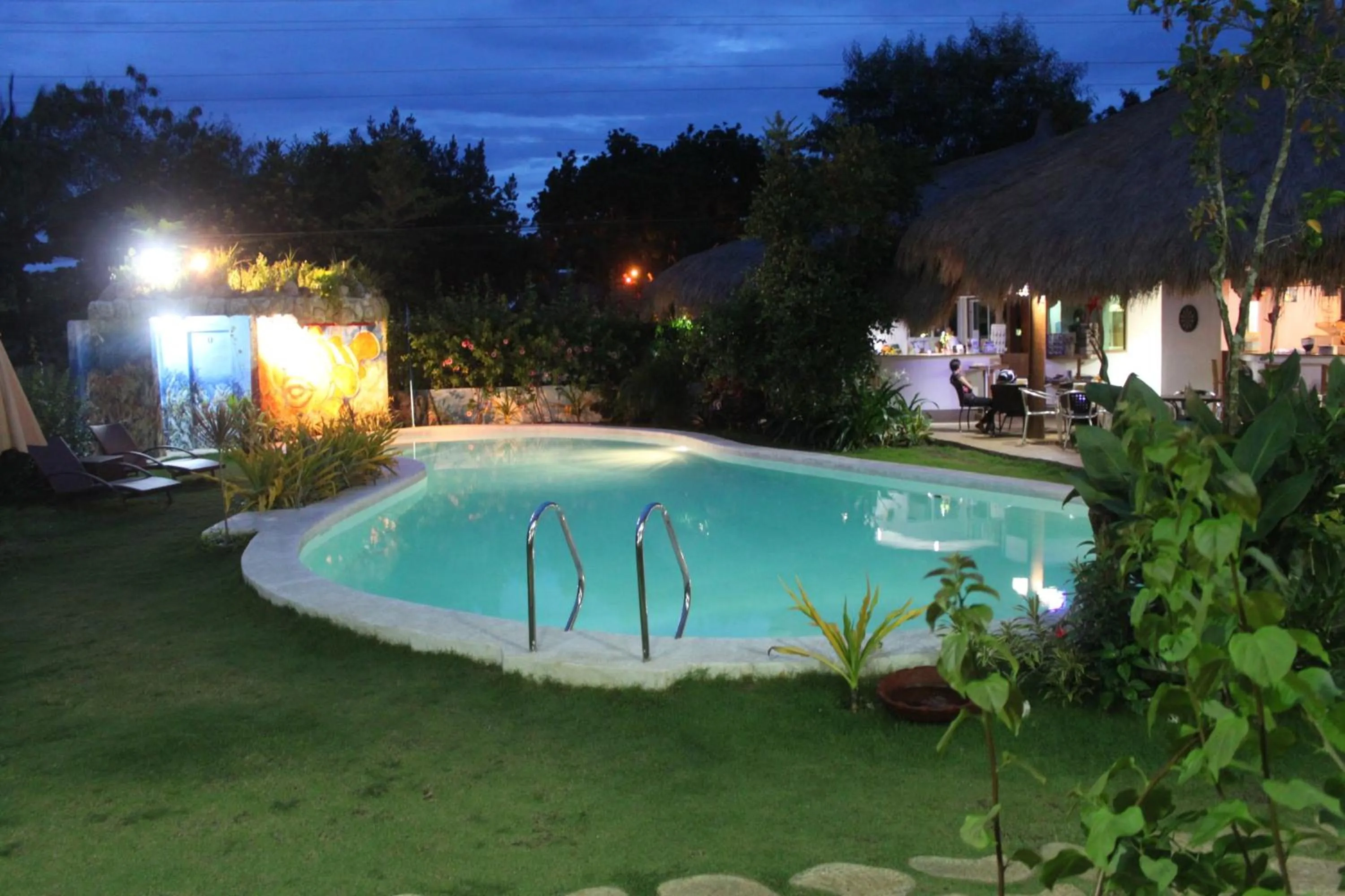 Swimming pool in Vanilla Sky Dive Resort