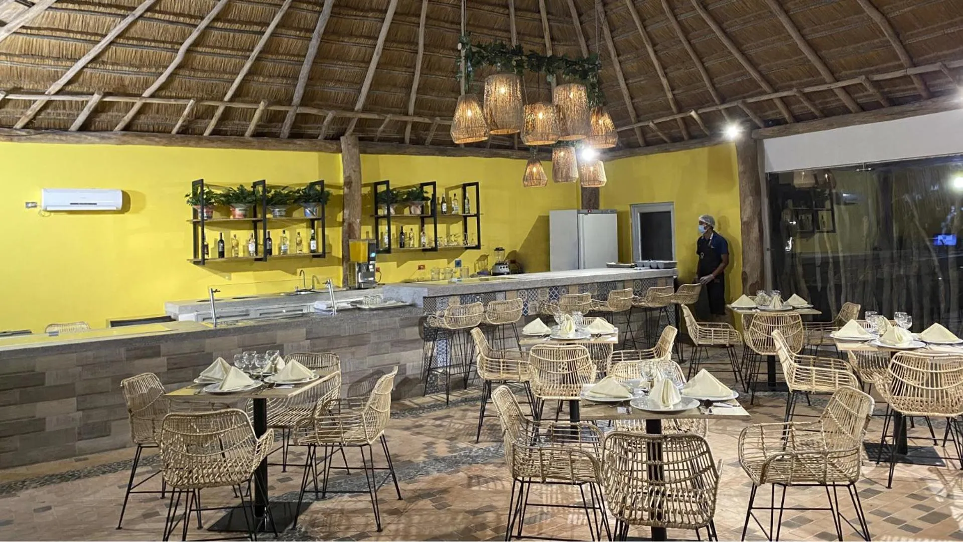 Restaurant/places to eat in Hotel Wayira Beach