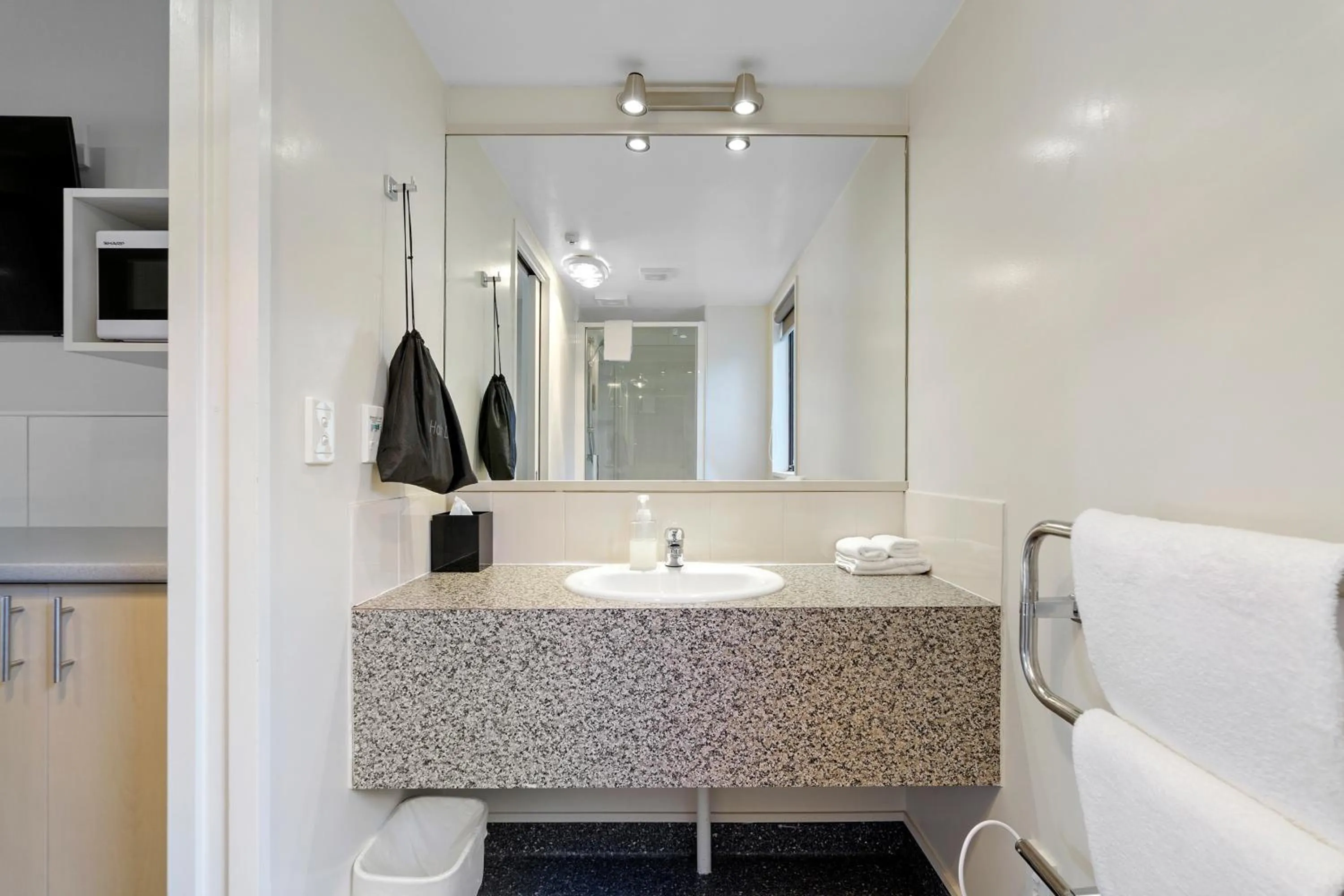 Bathroom in Bella Vista Motel & Apartments Christchurch