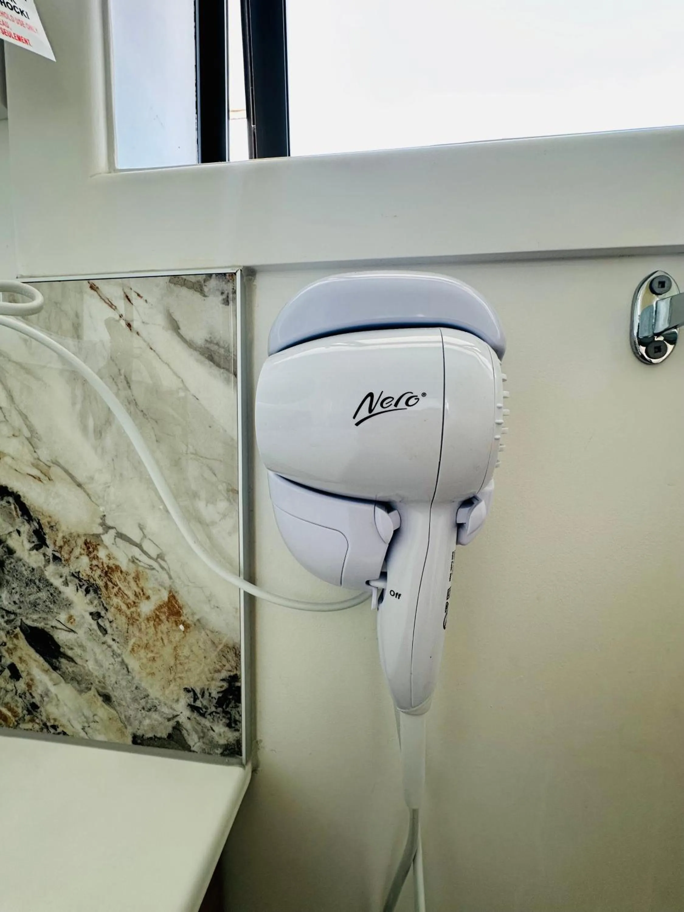 hair dryier in Airport Gold Star Motel