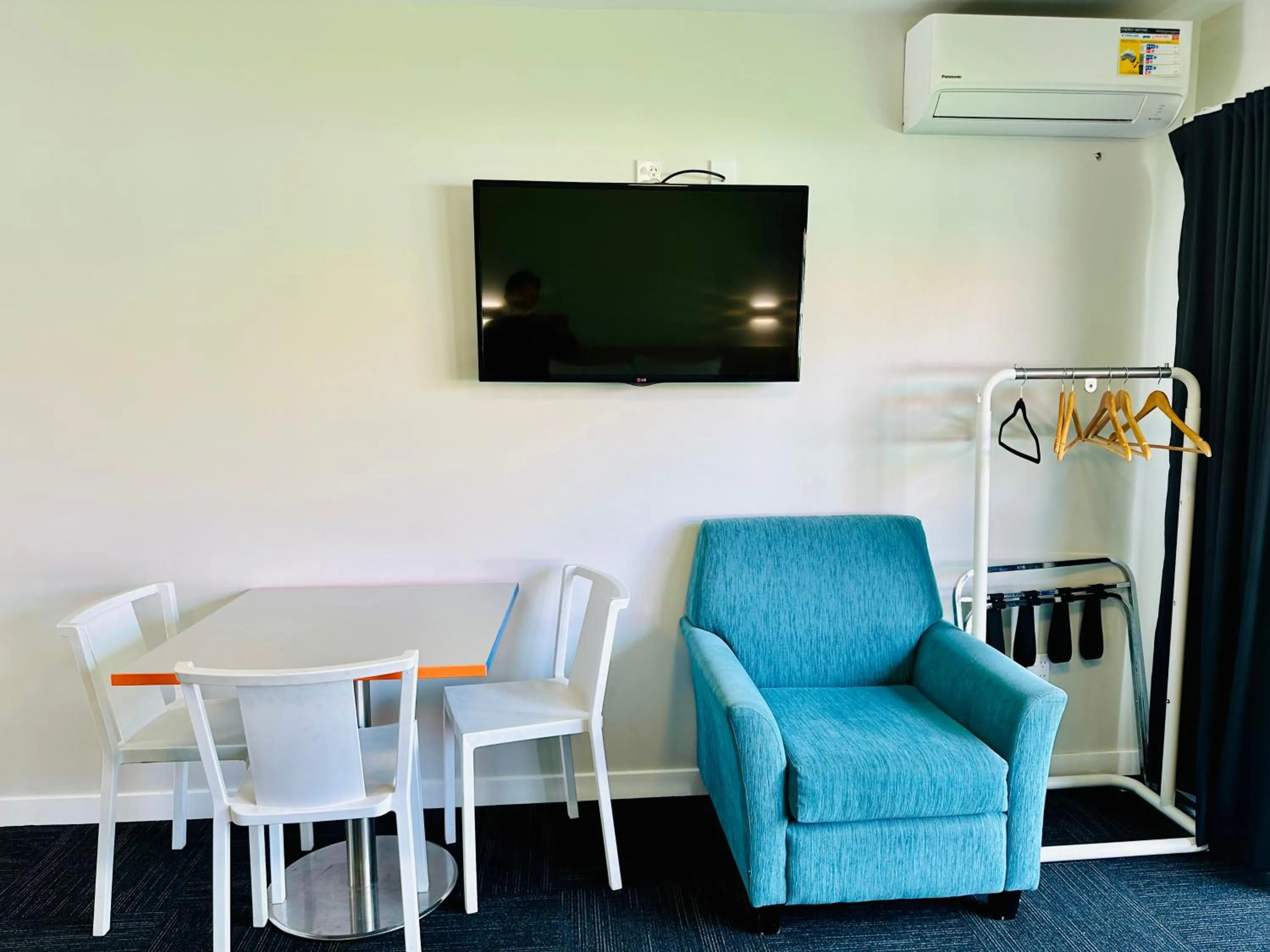 TV and multimedia in Airport Gold Star Motel