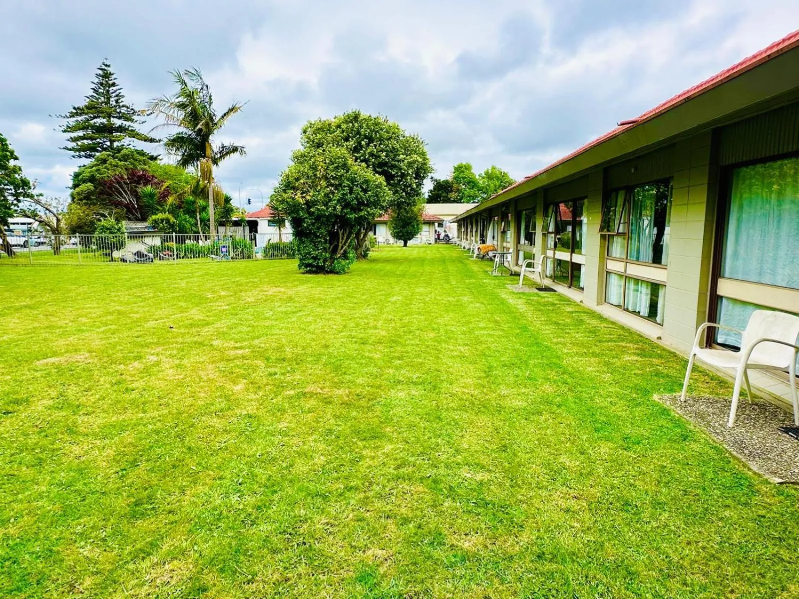 Garden in Airport Gold Star Motel