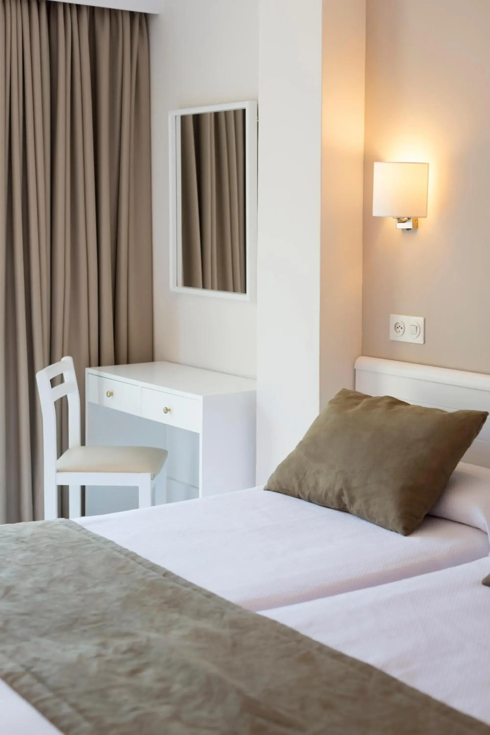 Double or Twin Room in Hostal Residencia Sutimar Double or Twin Room in Hostal Residencia Sutimar