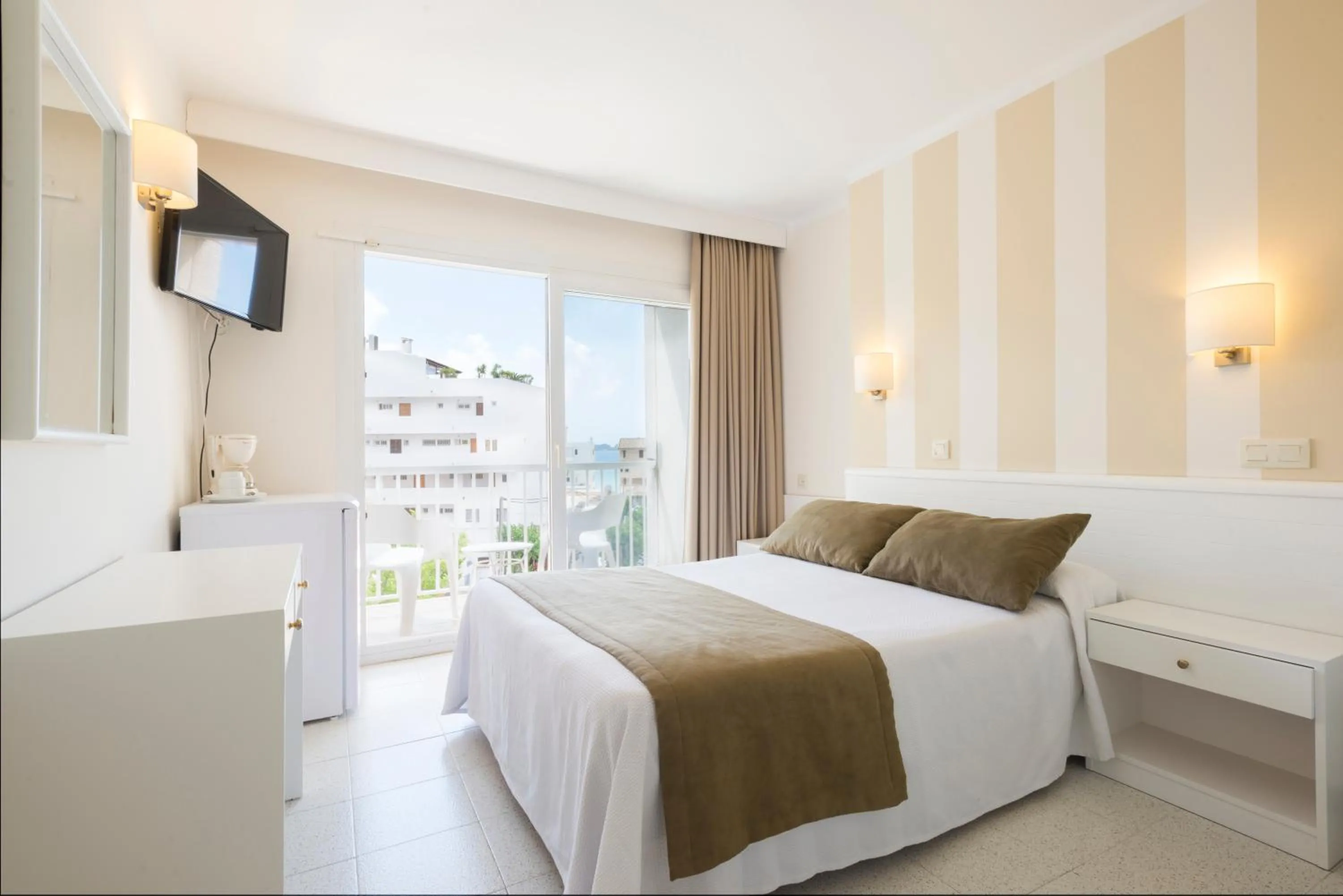 Photo of the whole room, Bed in Hostal Residencia Sutimar