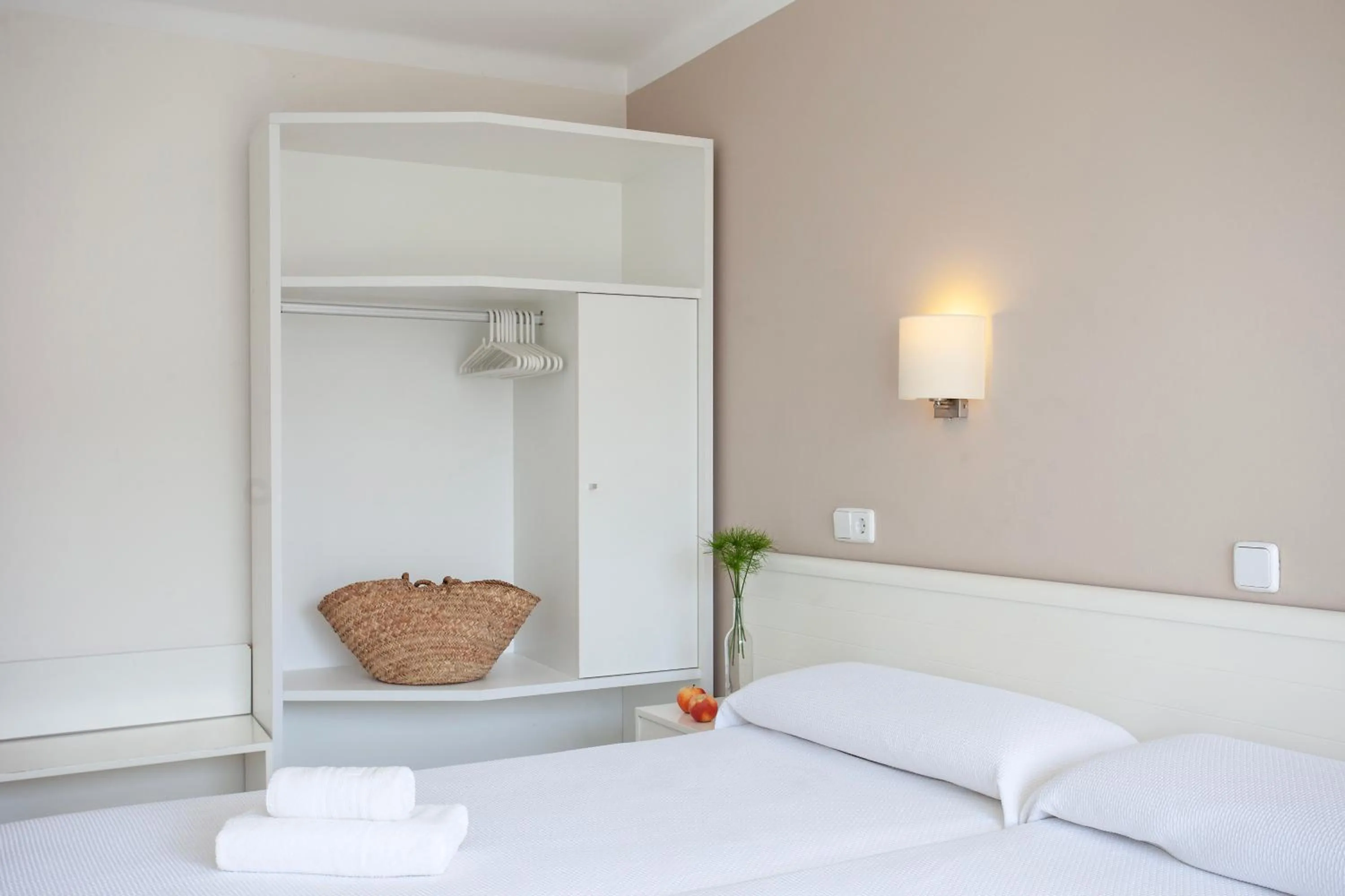 Decorative detail, Bed in Hostal Residencia Sutimar