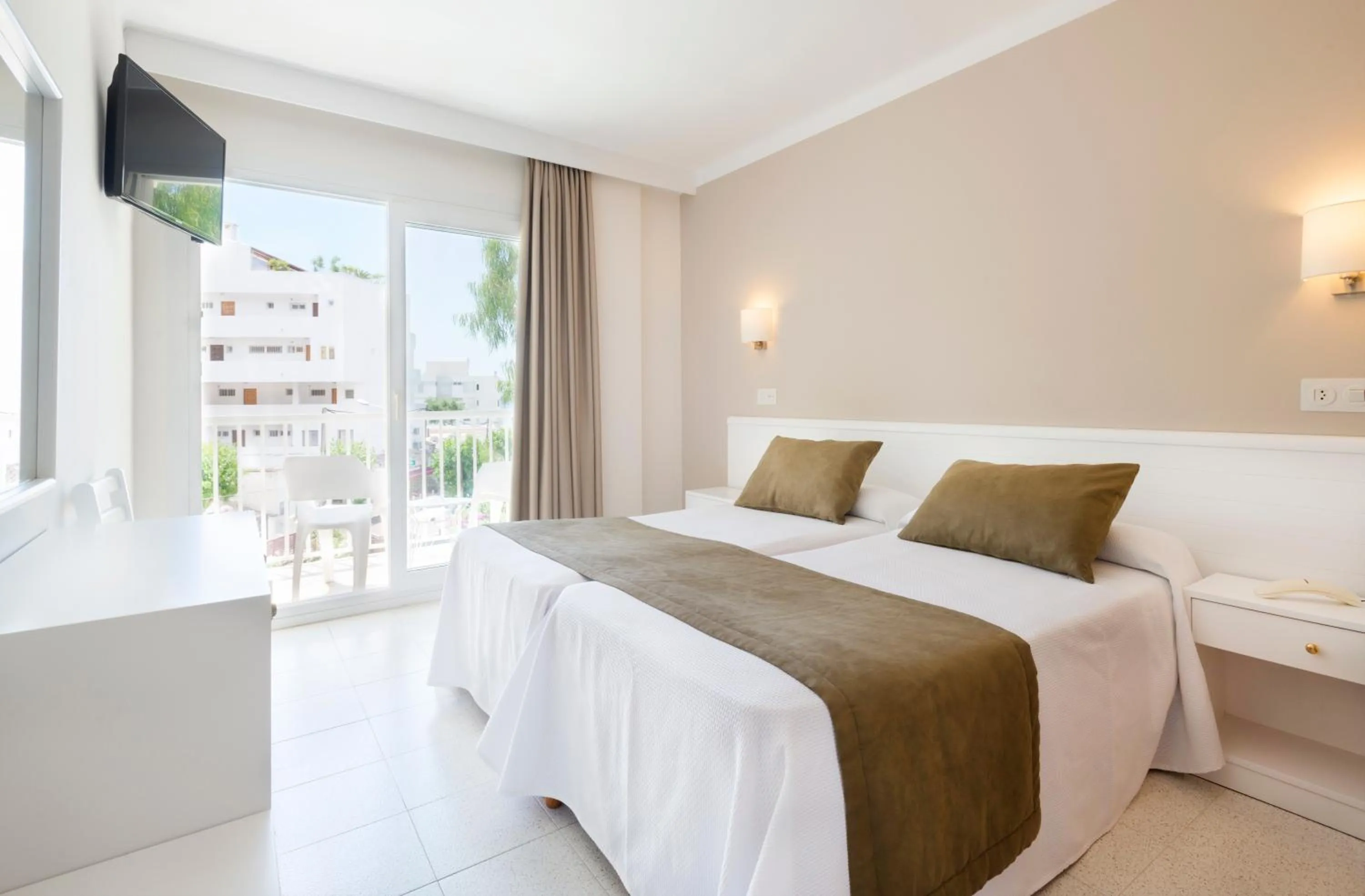 Photo of the whole room, Bed in Hostal Residencia Sutimar