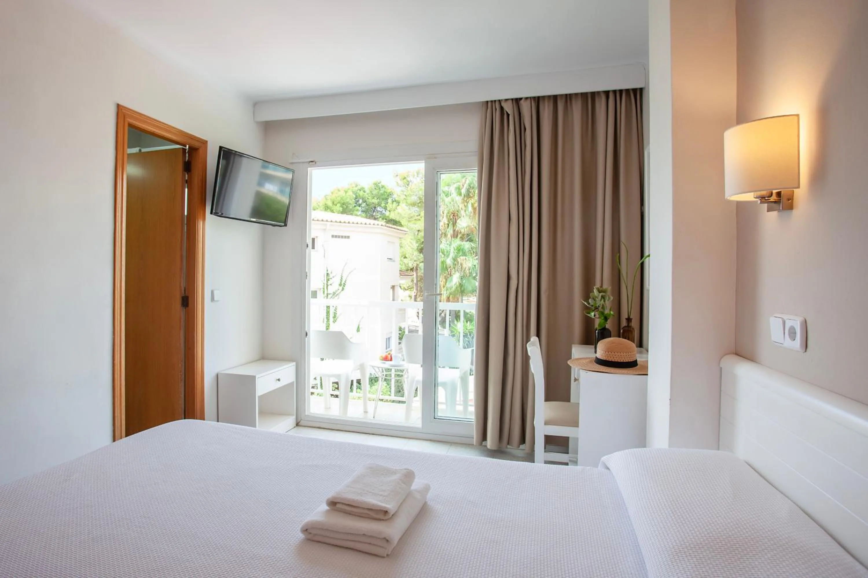 Decorative detail, Bed in Hostal Residencia Sutimar