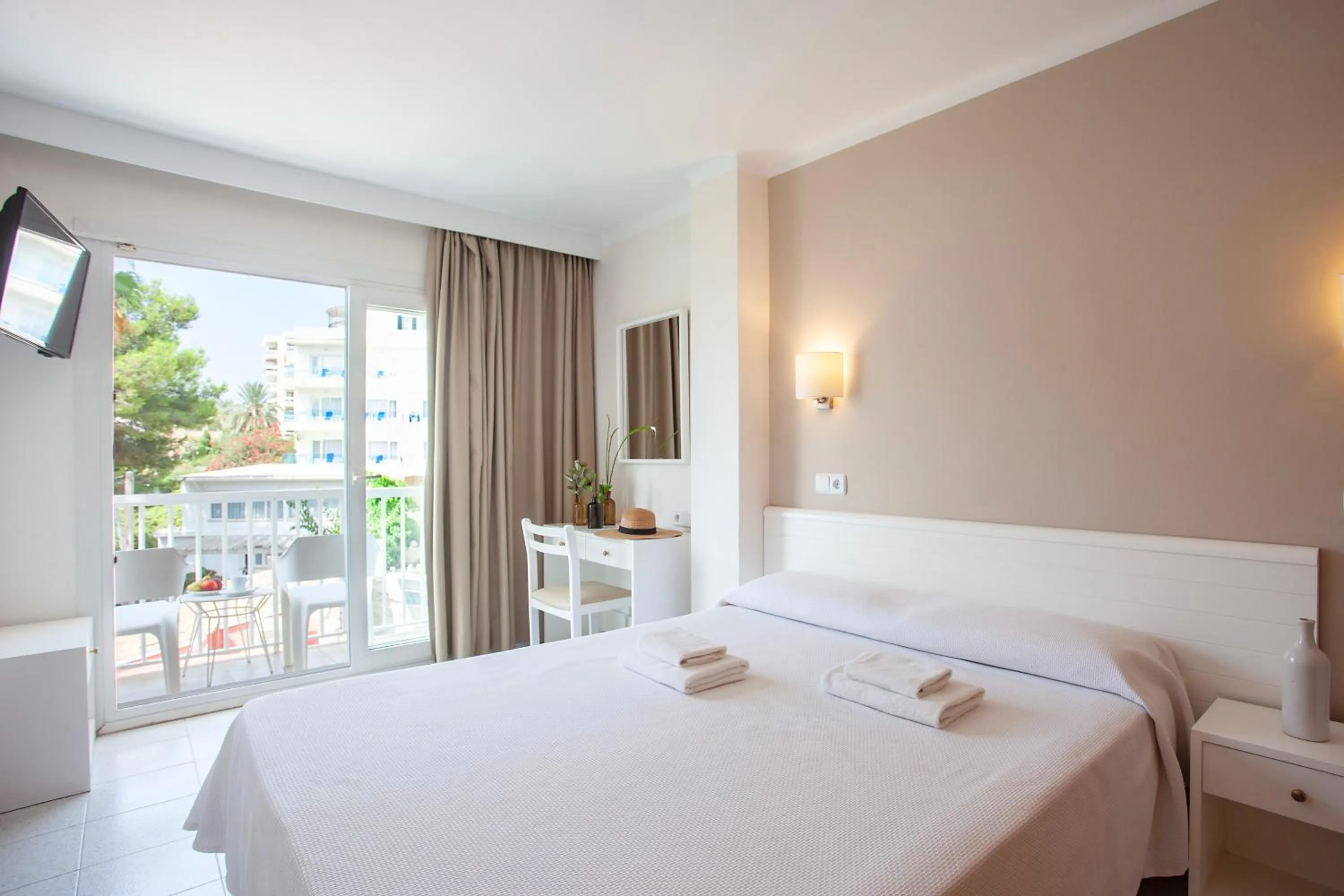 Decorative detail, Bed in Hostal Residencia Sutimar