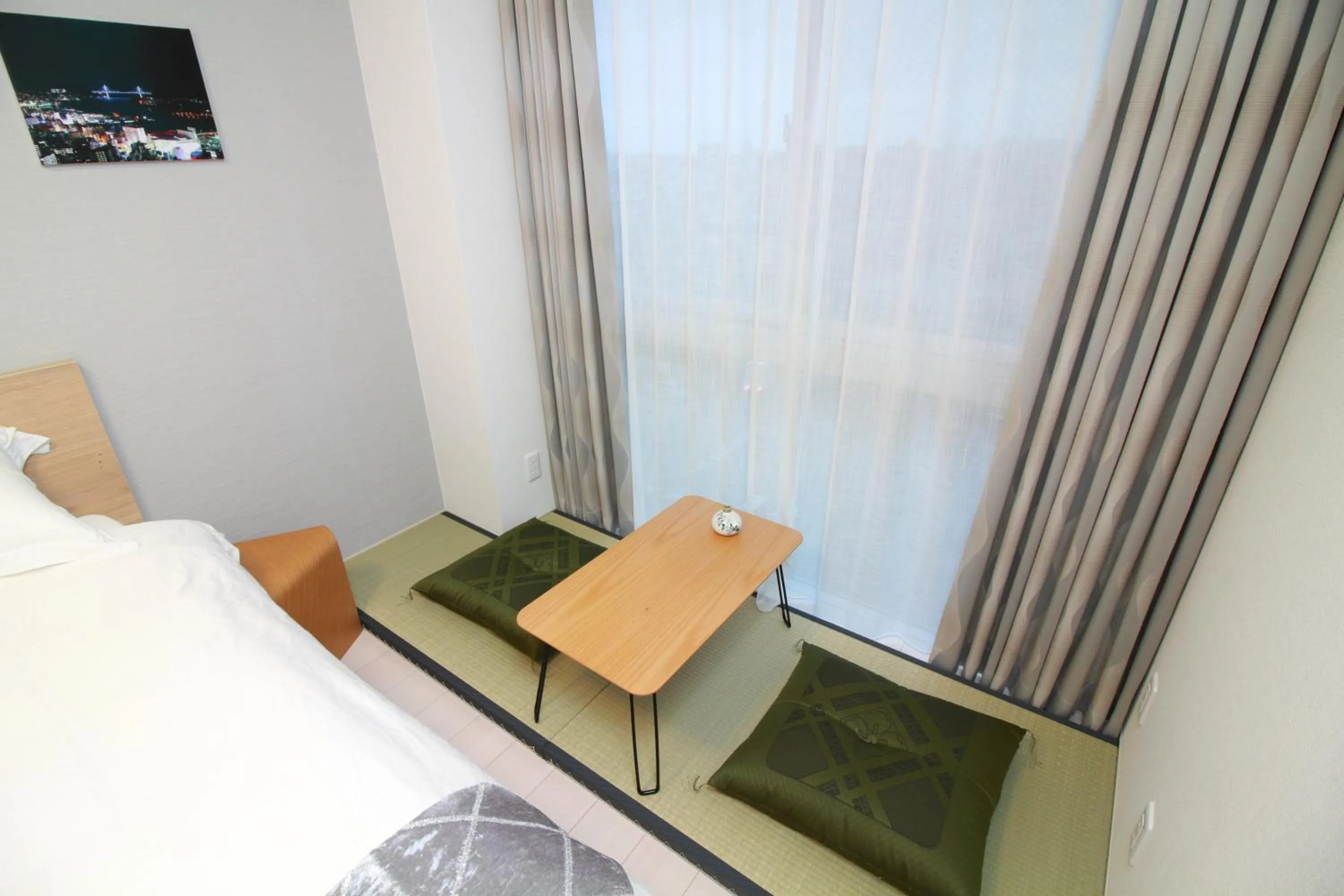 Seating area, Bed in W&M House