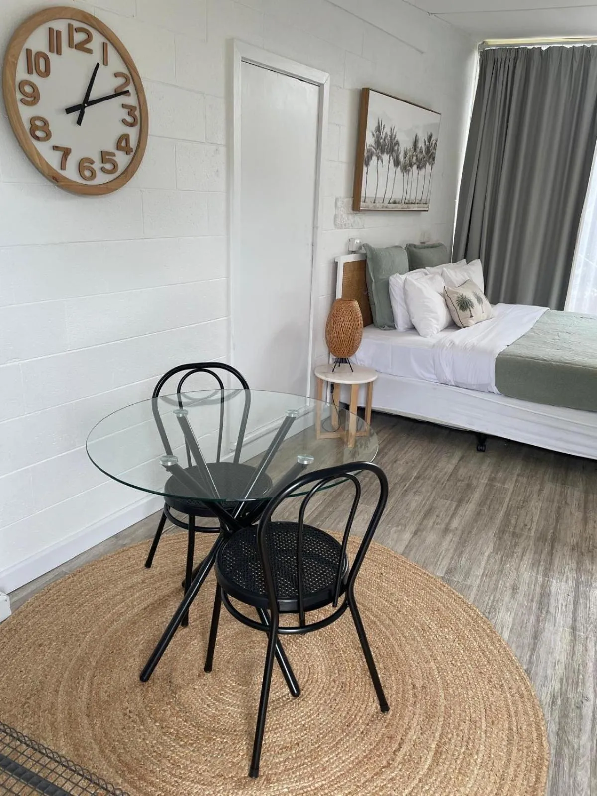 Bed in Peninsula Beach Motel