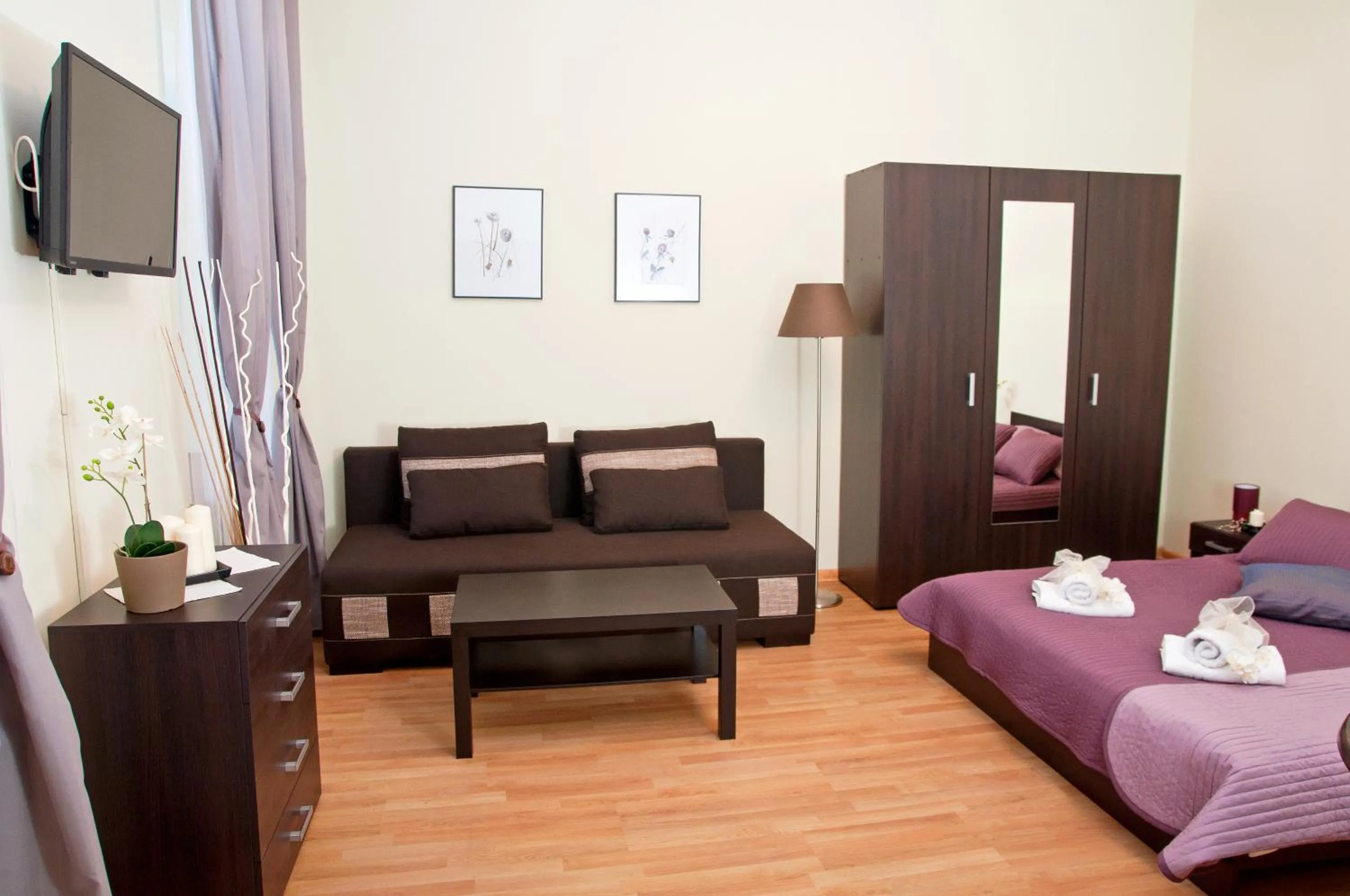 Decorative detail, Bed in BedRooms Piotrkowska 64