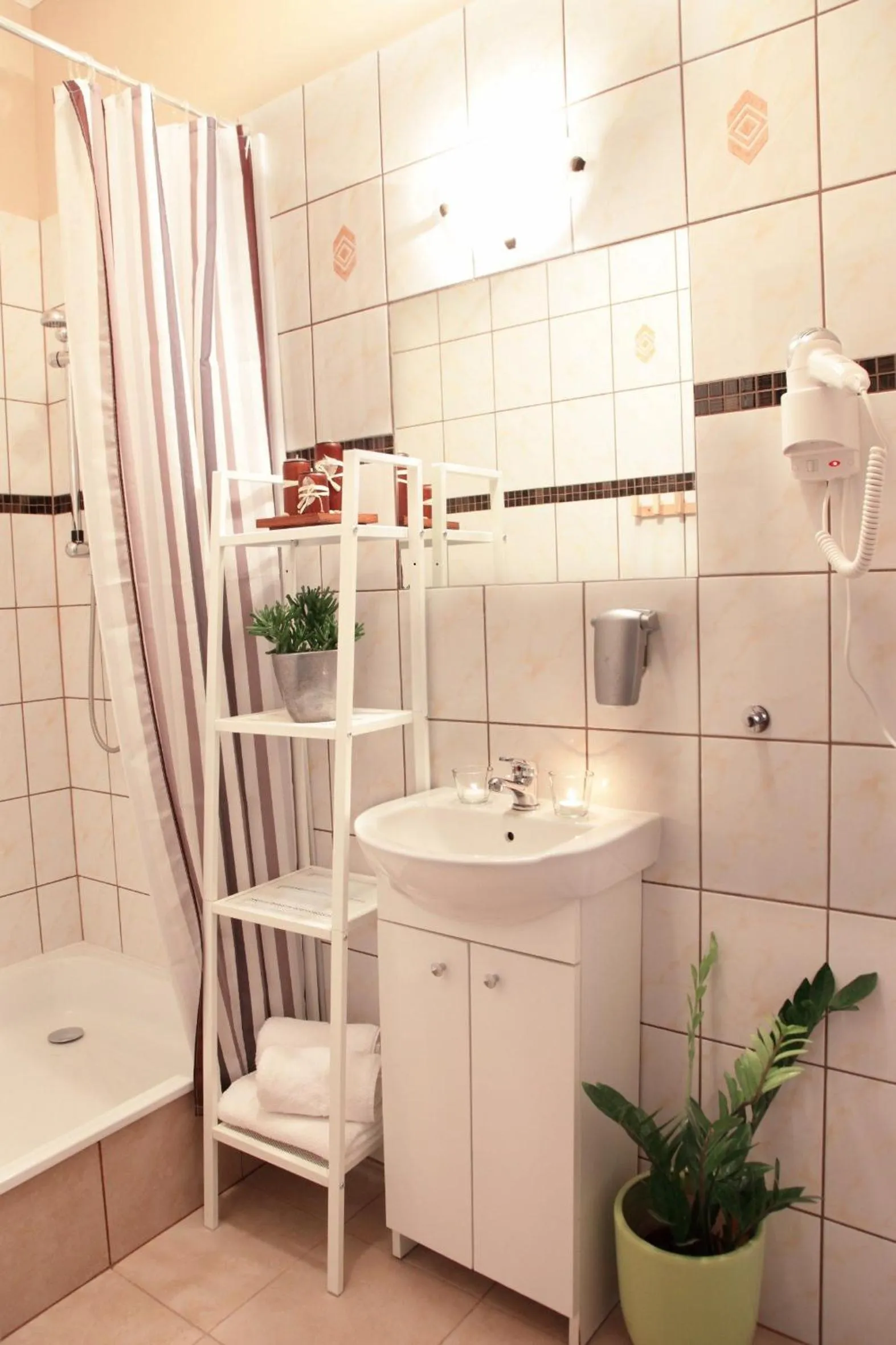 Bathroom in BedRooms Piotrkowska 64