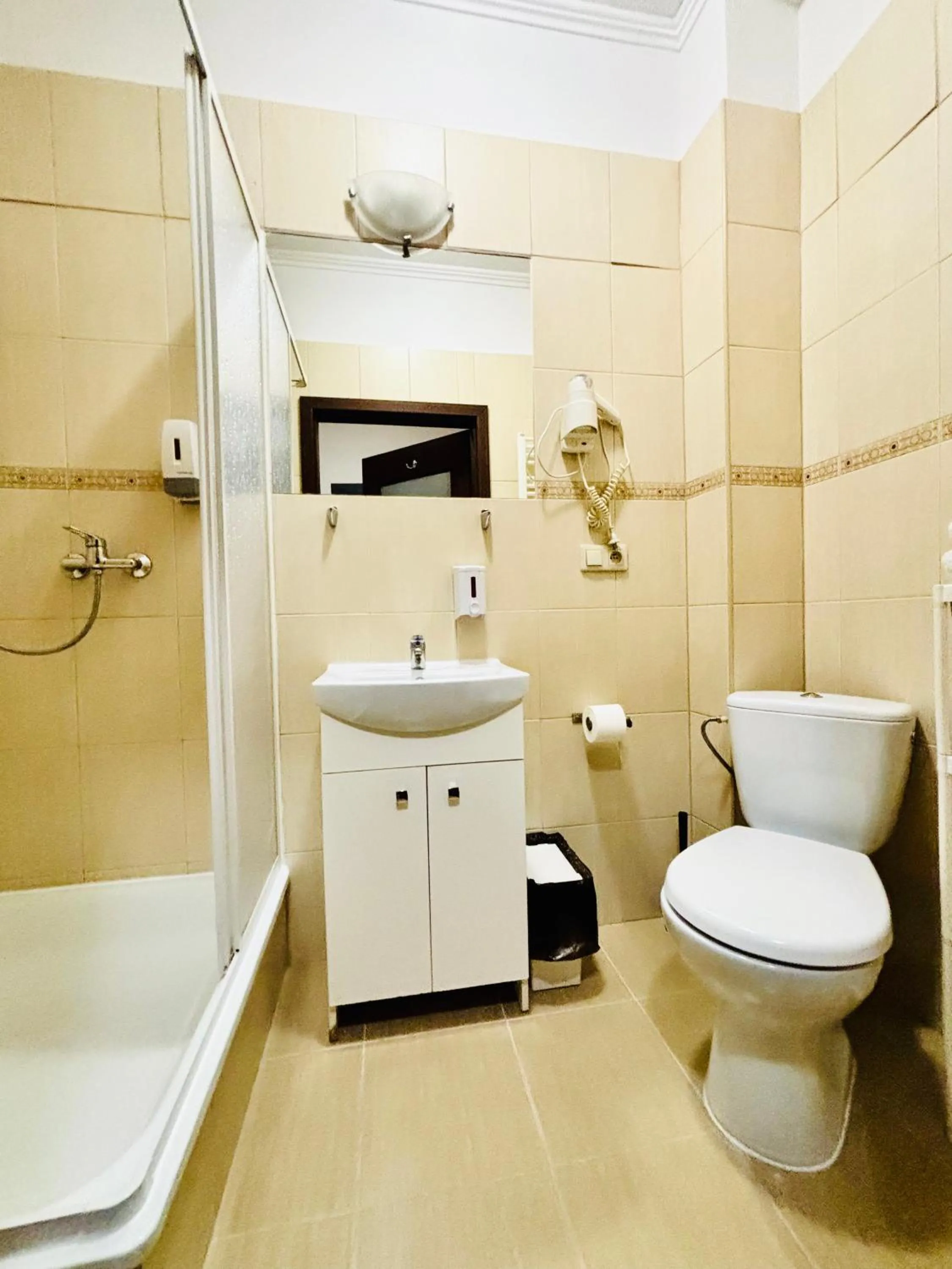 Shower in BedRooms Piotrkowska 64