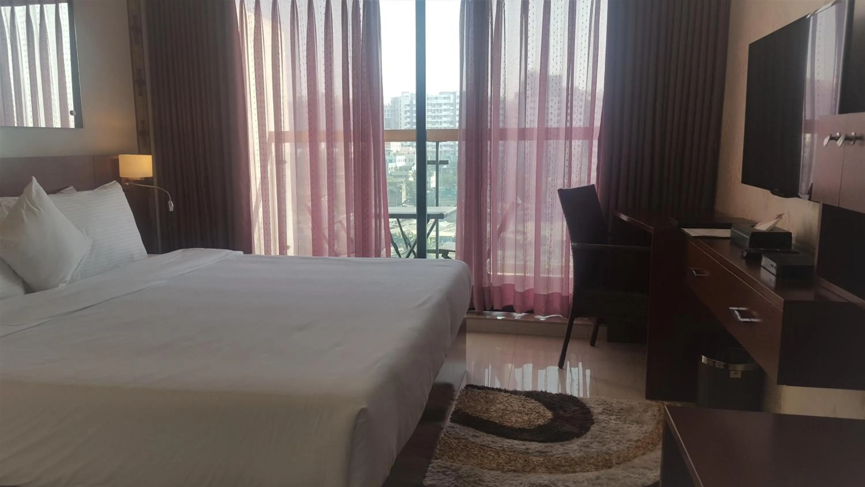 Bedroom, Bed in Coventina Lake Suites