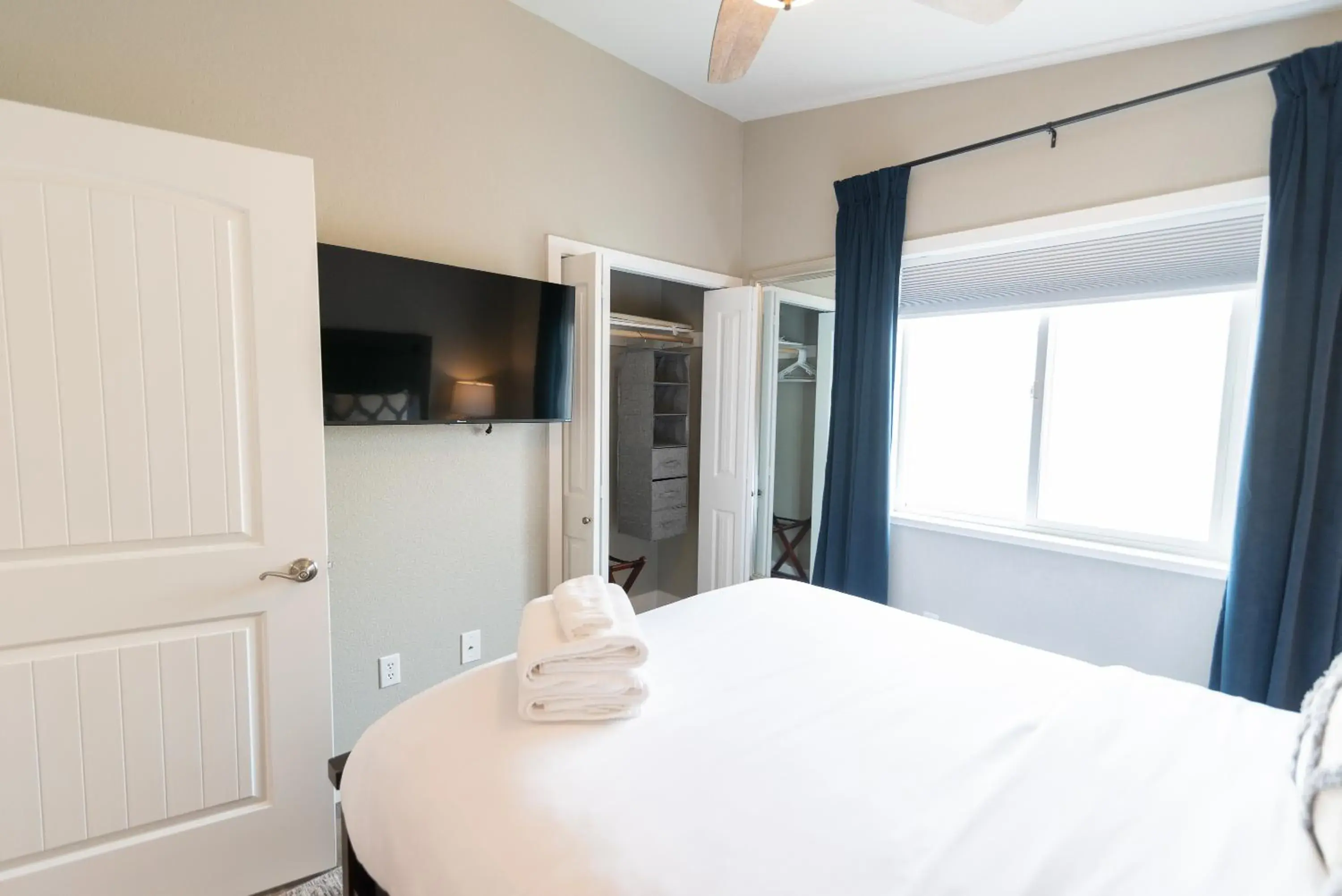 Bed in Colony Suites Bed in Colony Suites