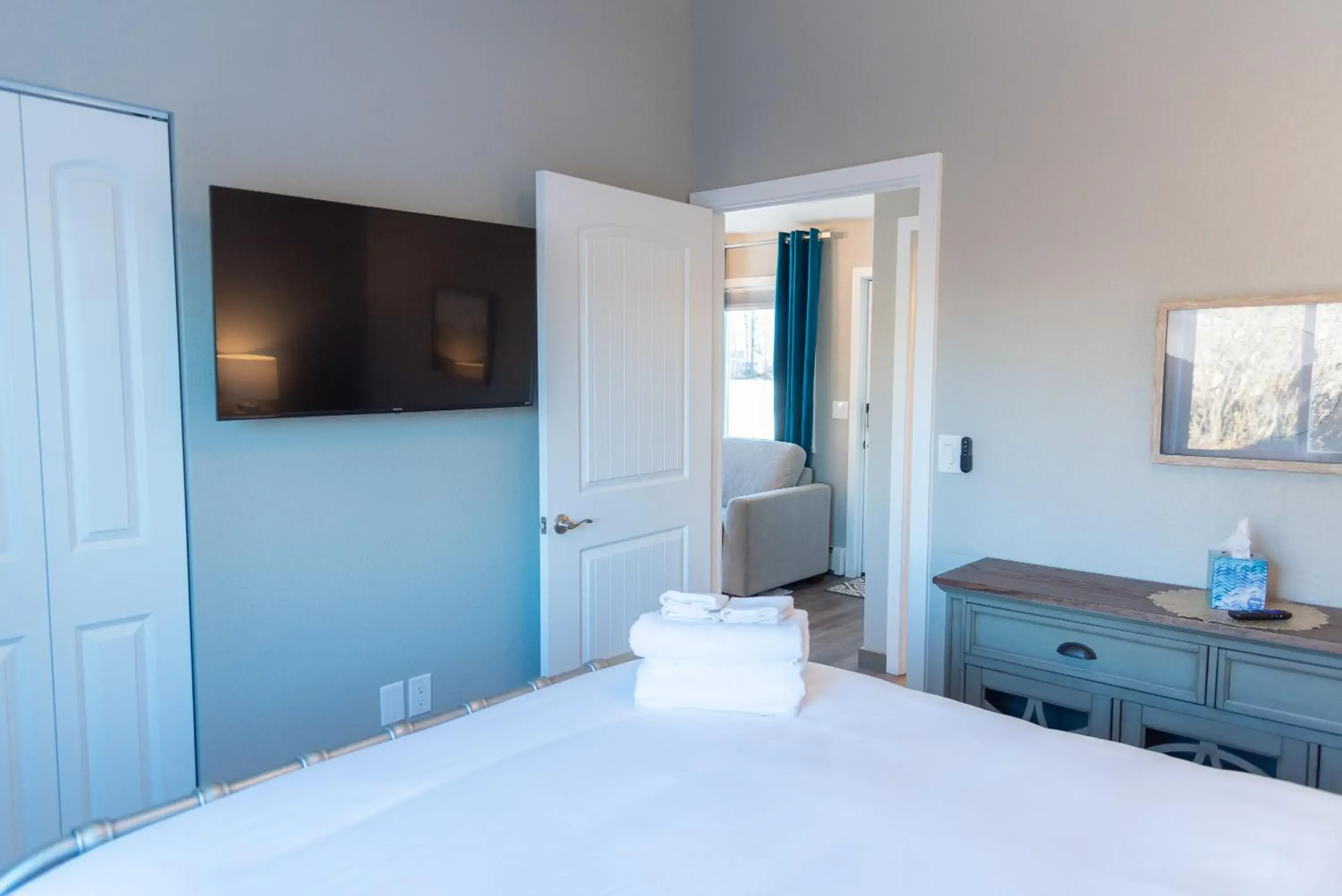 Bed in Colony Suites Bed in Colony Suites