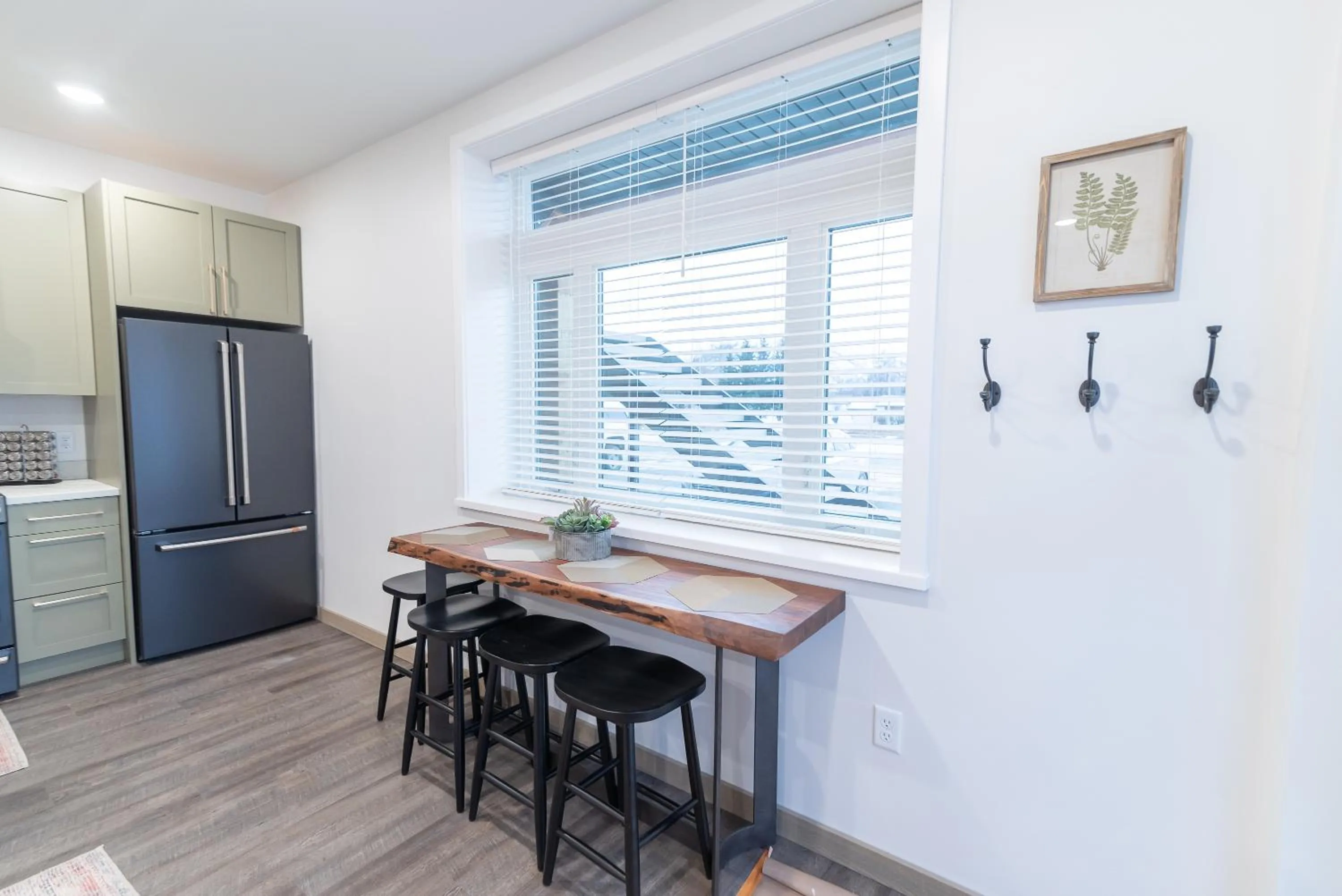 Dining area in Colony Suites