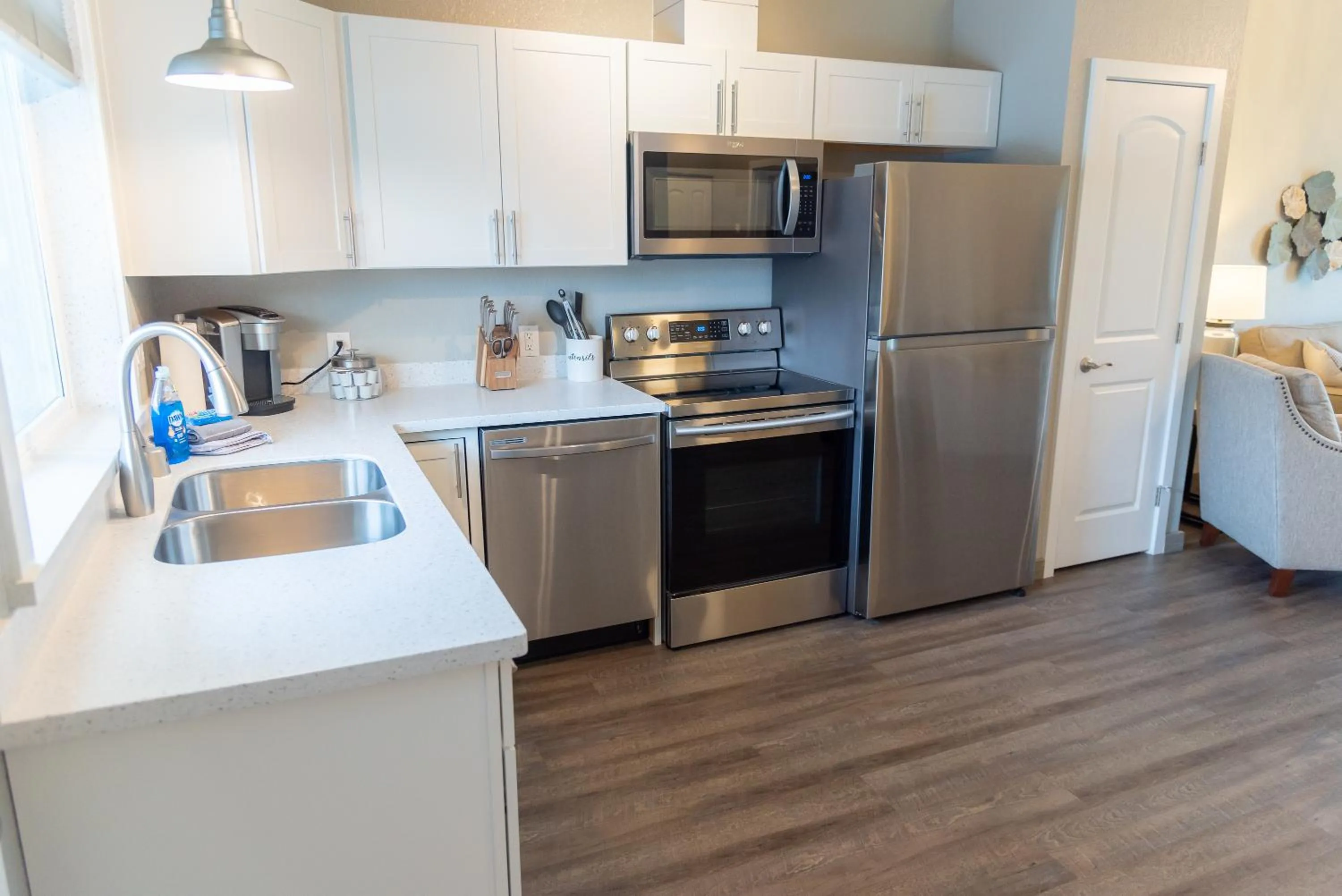 Kitchen or kitchenette in Colony Suites