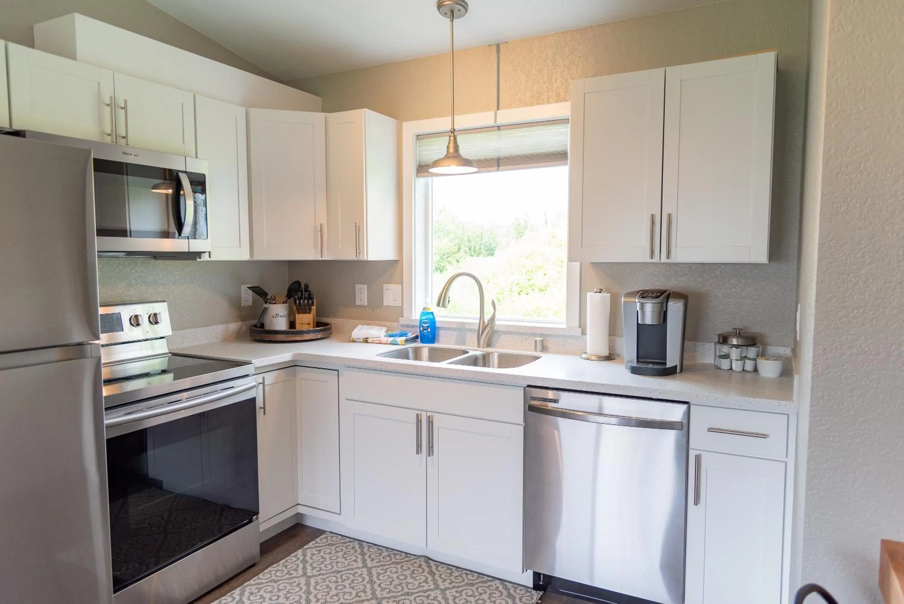Kitchen or kitchenette in Colony Suites