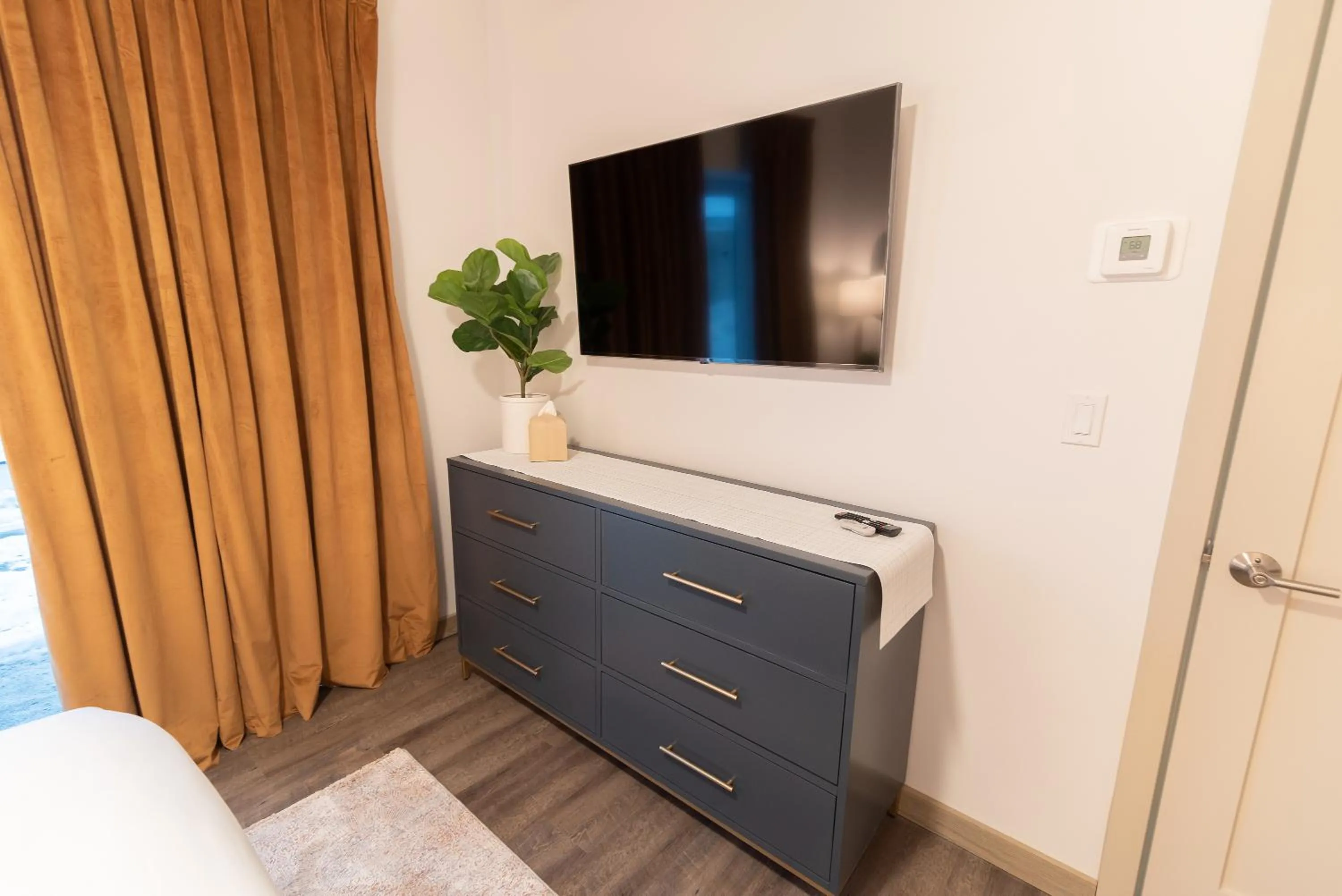 TV and multimedia in Colony Suites