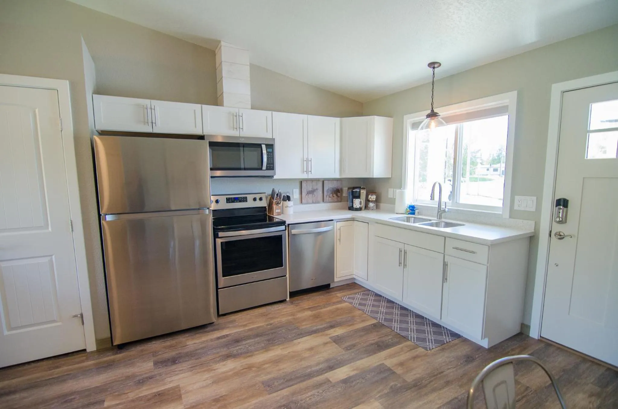 Kitchen or kitchenette in Colony Suites