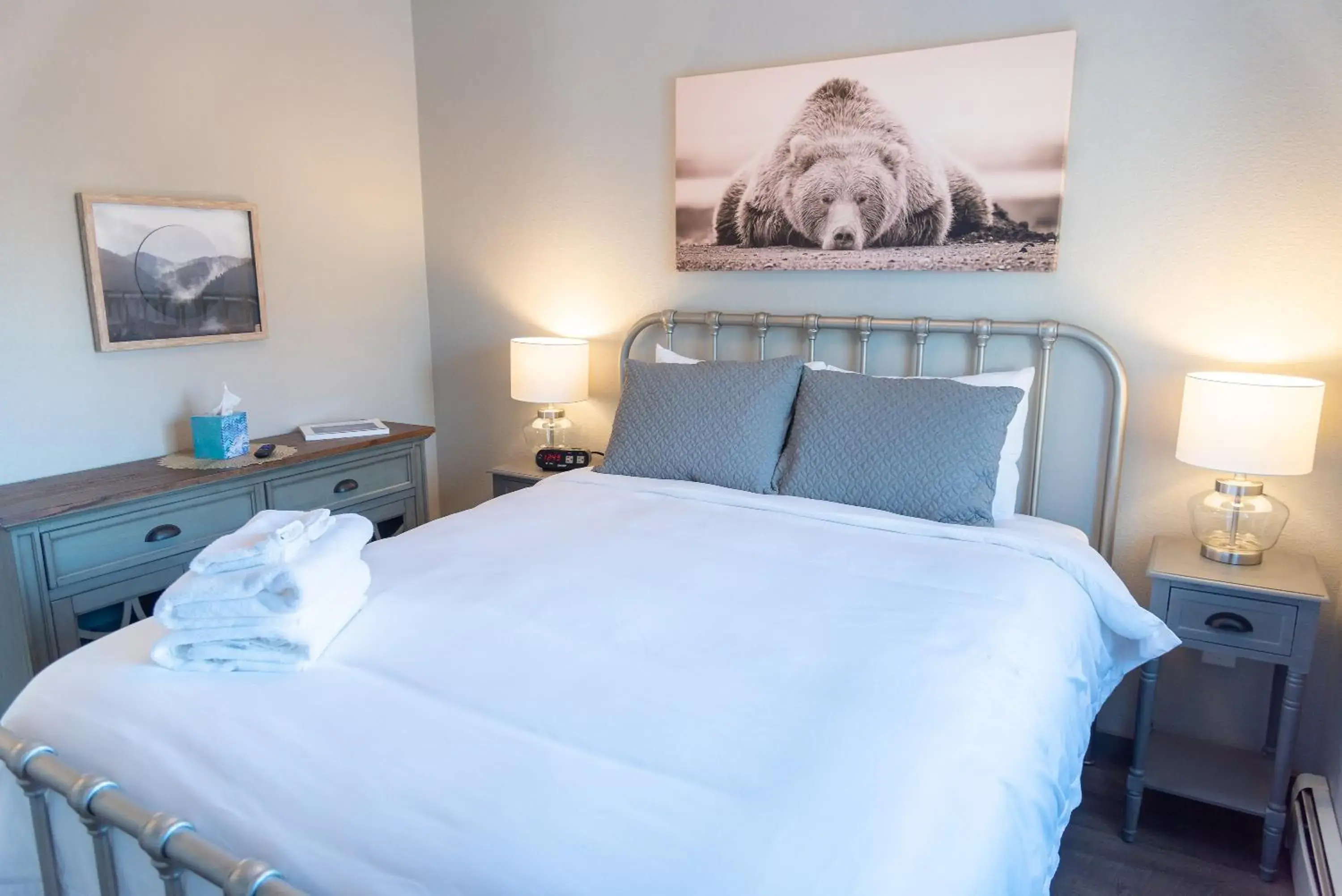 Bed in Colony Suites Bed in Colony Suites