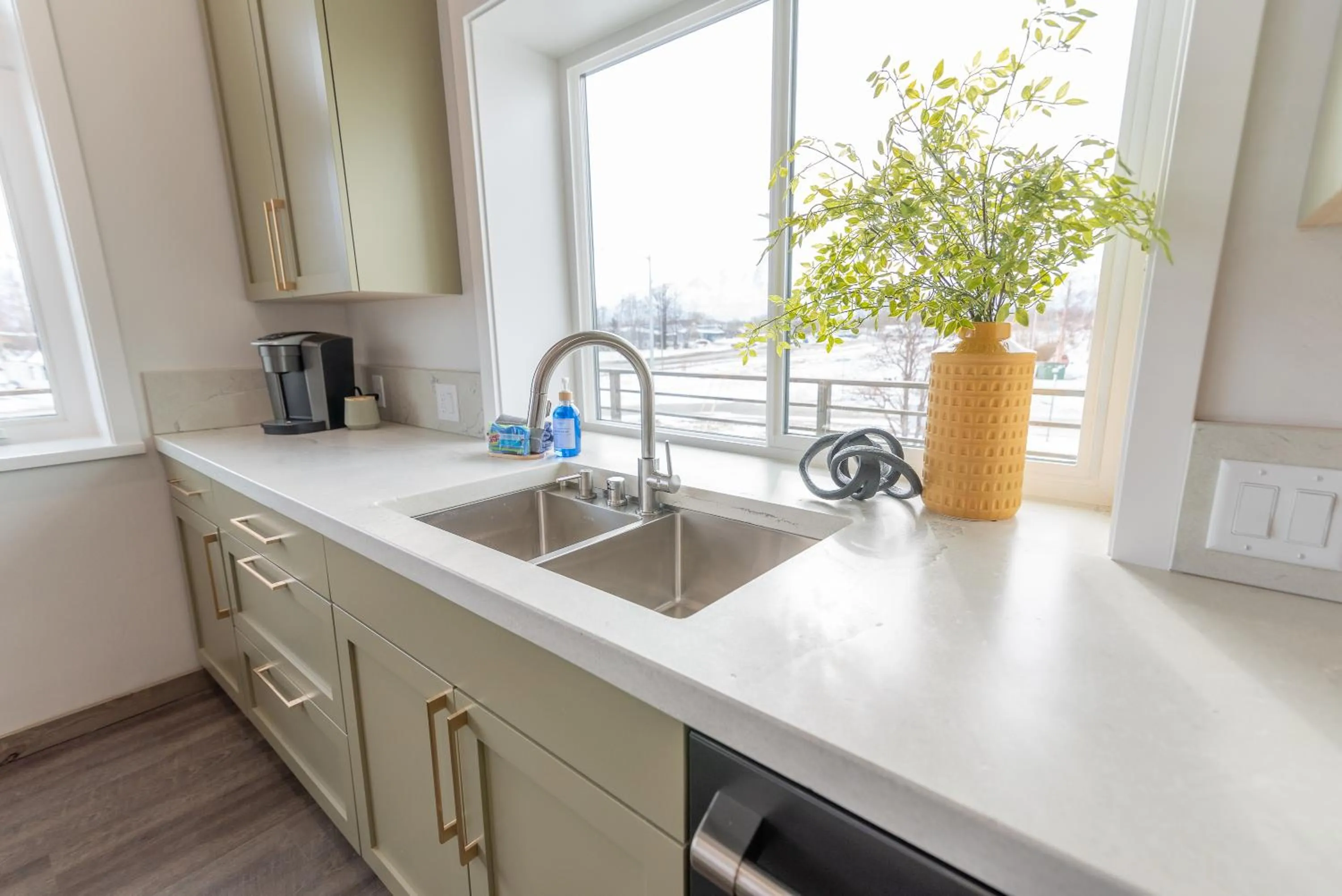 Coffee/tea facilities in Colony Suites