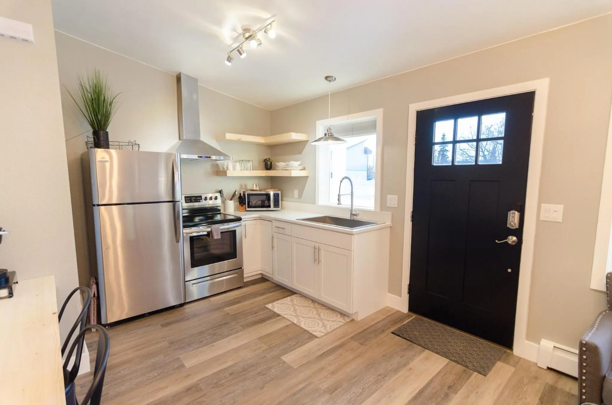 Kitchen or kitchenette in Colony Suites