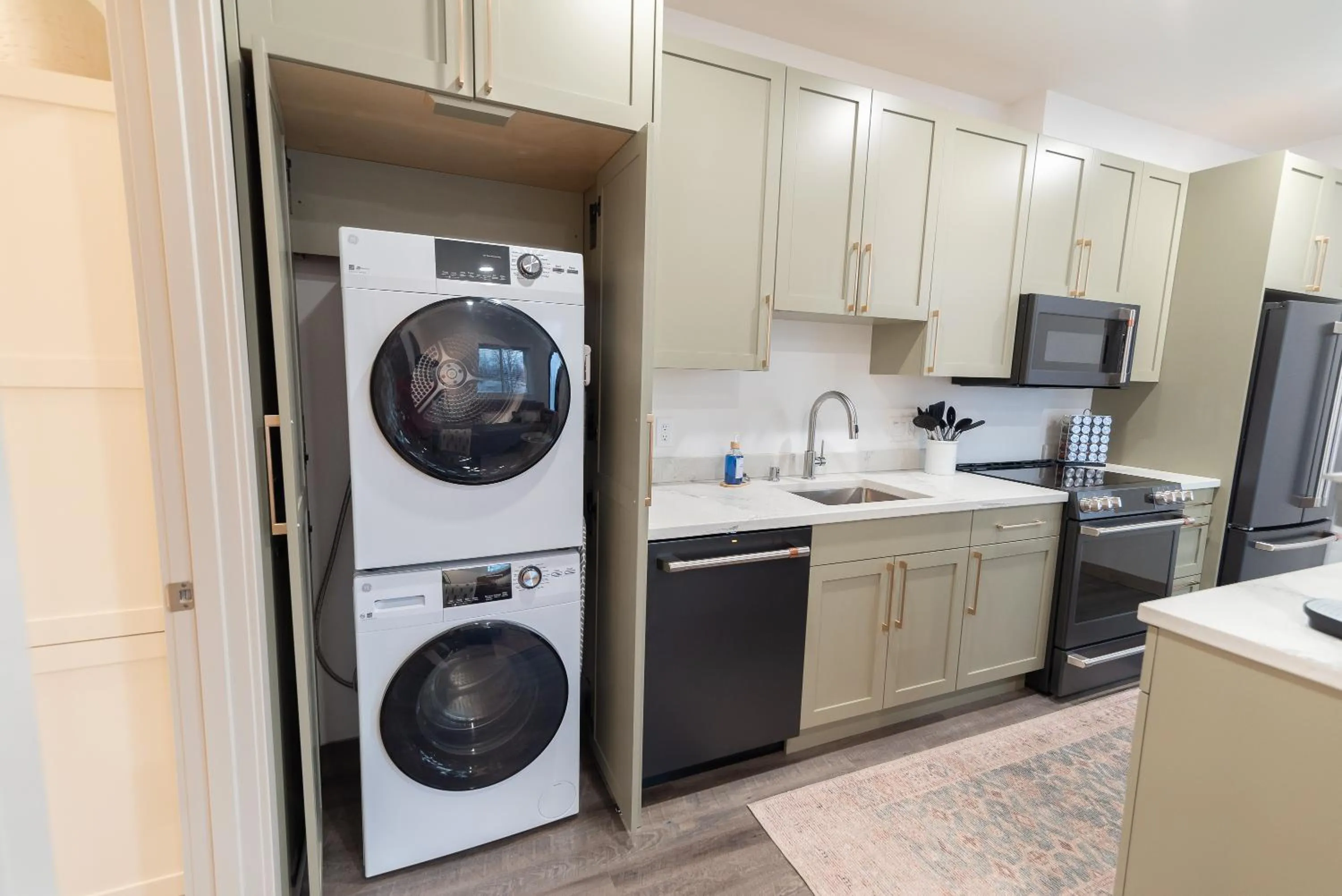 Kitchen or kitchenette in Colony Suites