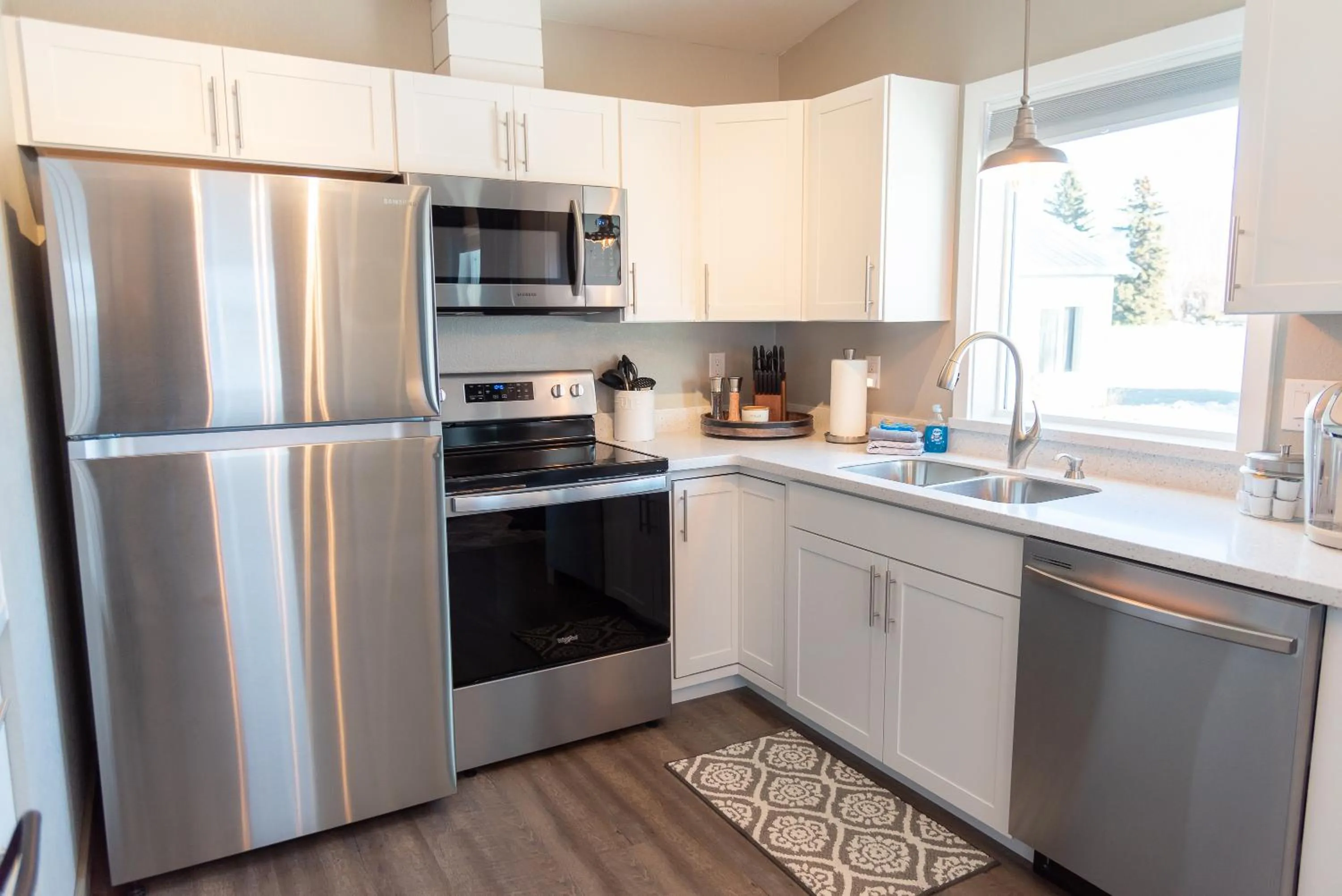 Kitchen or kitchenette in Colony Suites