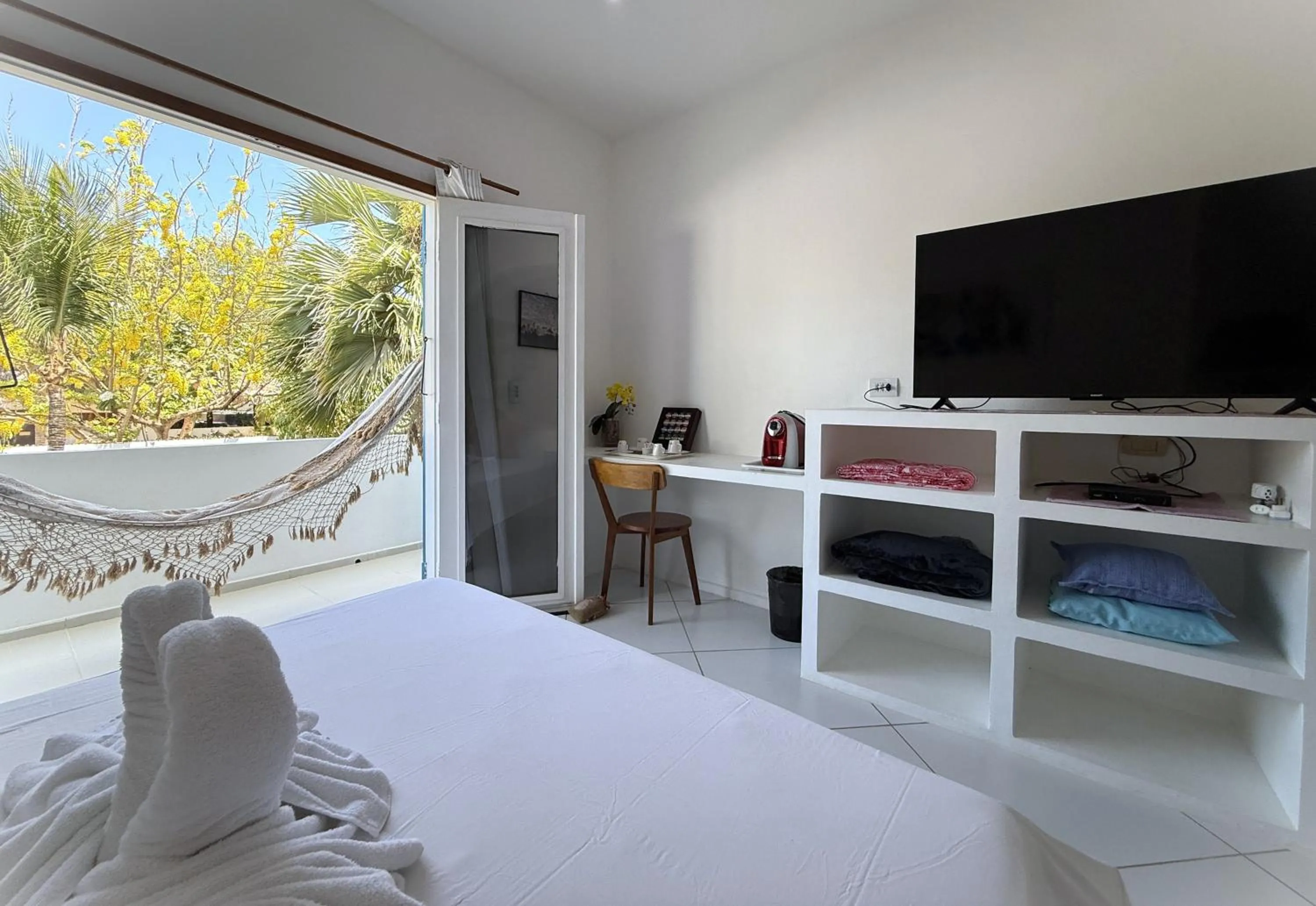 View (from property/room), Bed in Pousada Caminho da Praia