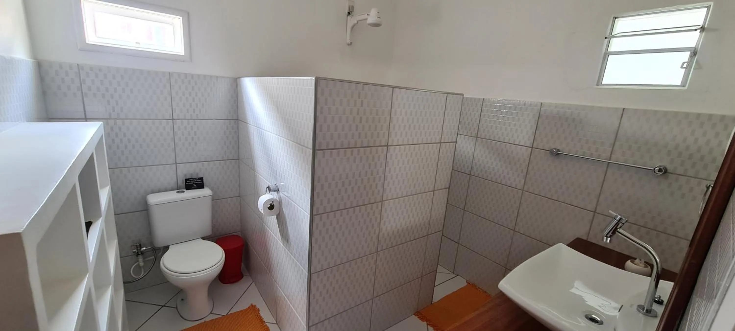 Shower in Pousada Caminho da Praia