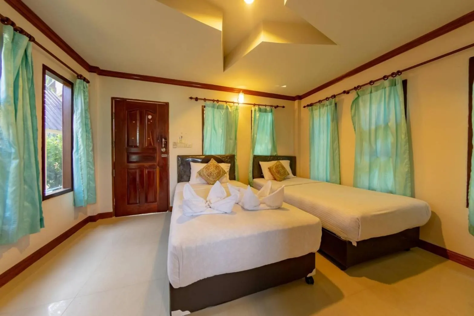 Bed in Tom Pizza Resort