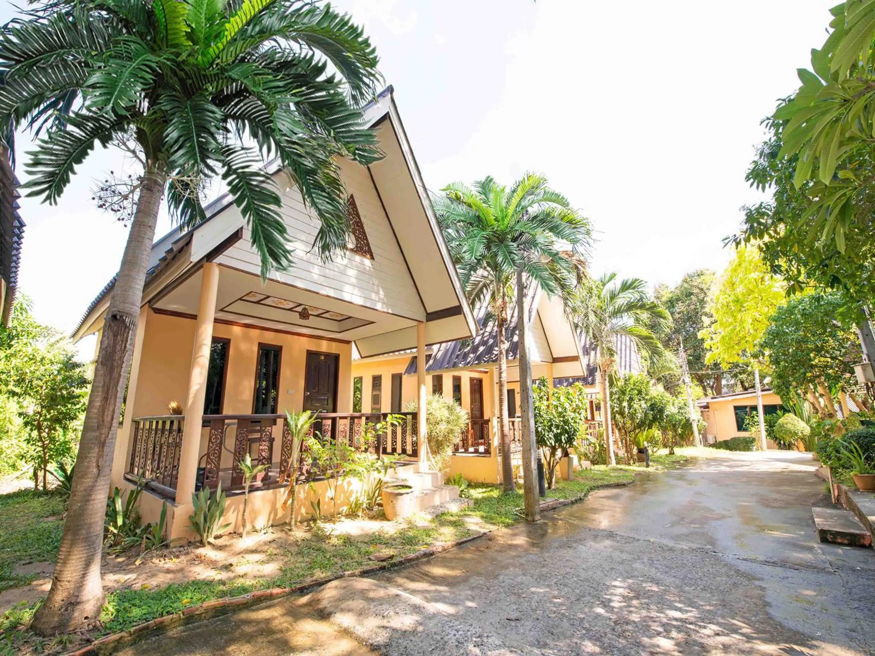 Garden in Tom Pizza Resort