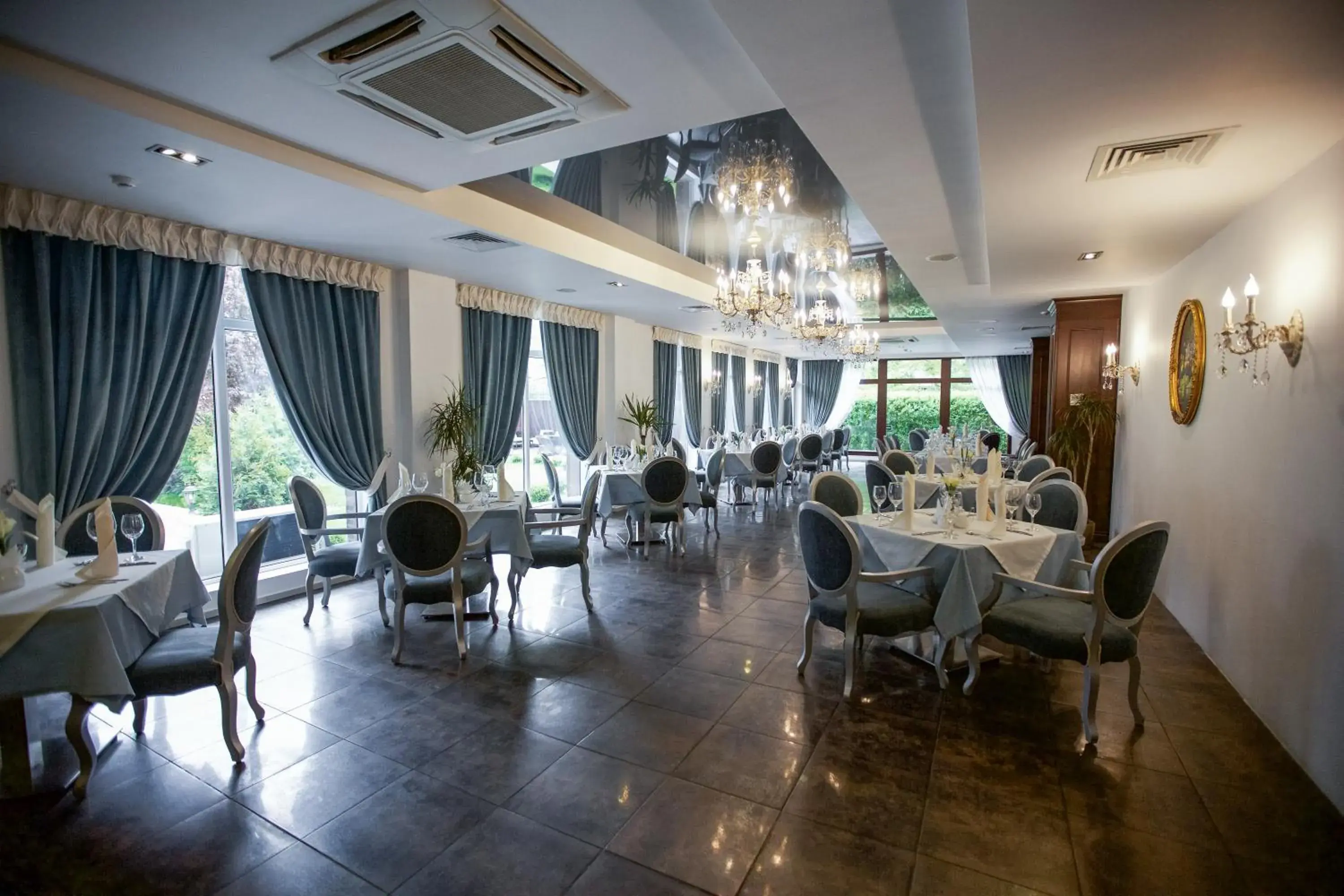 Restaurant/places to eat in Park Hotel Bishkek Restaurant/places to eat in Park Hotel Bishkek