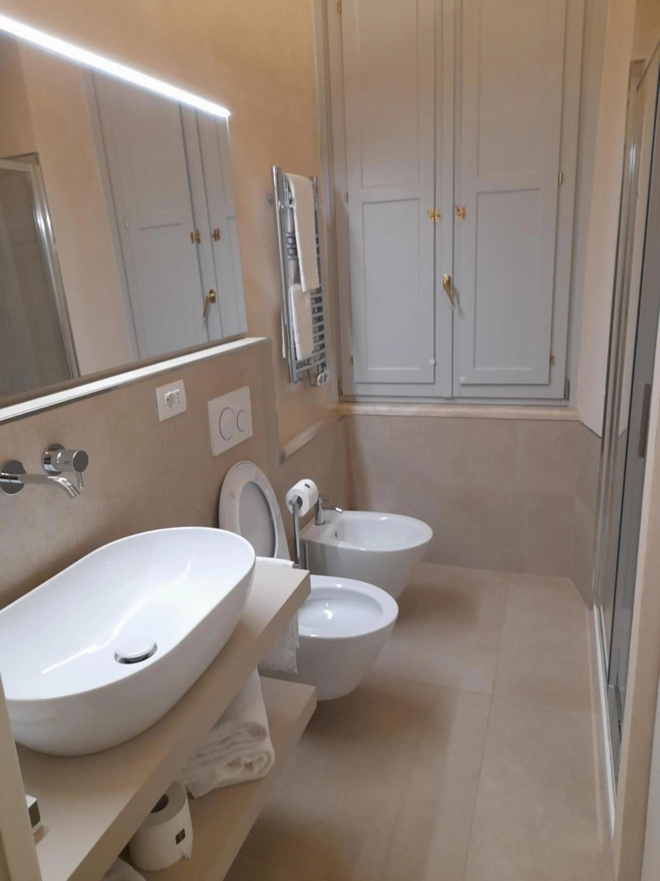 Shower in B&B Il Corso