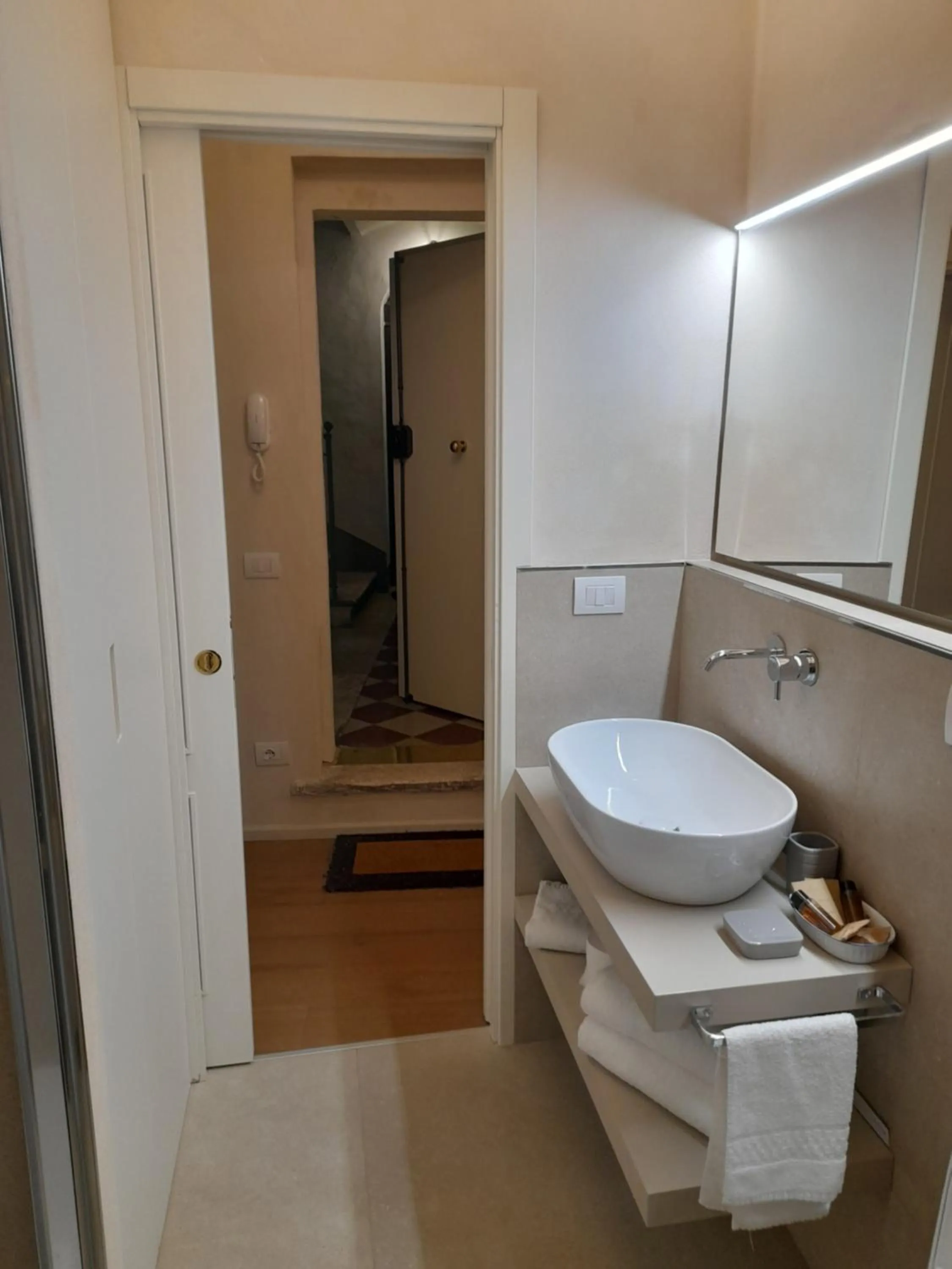 Shower in B&B Il Corso