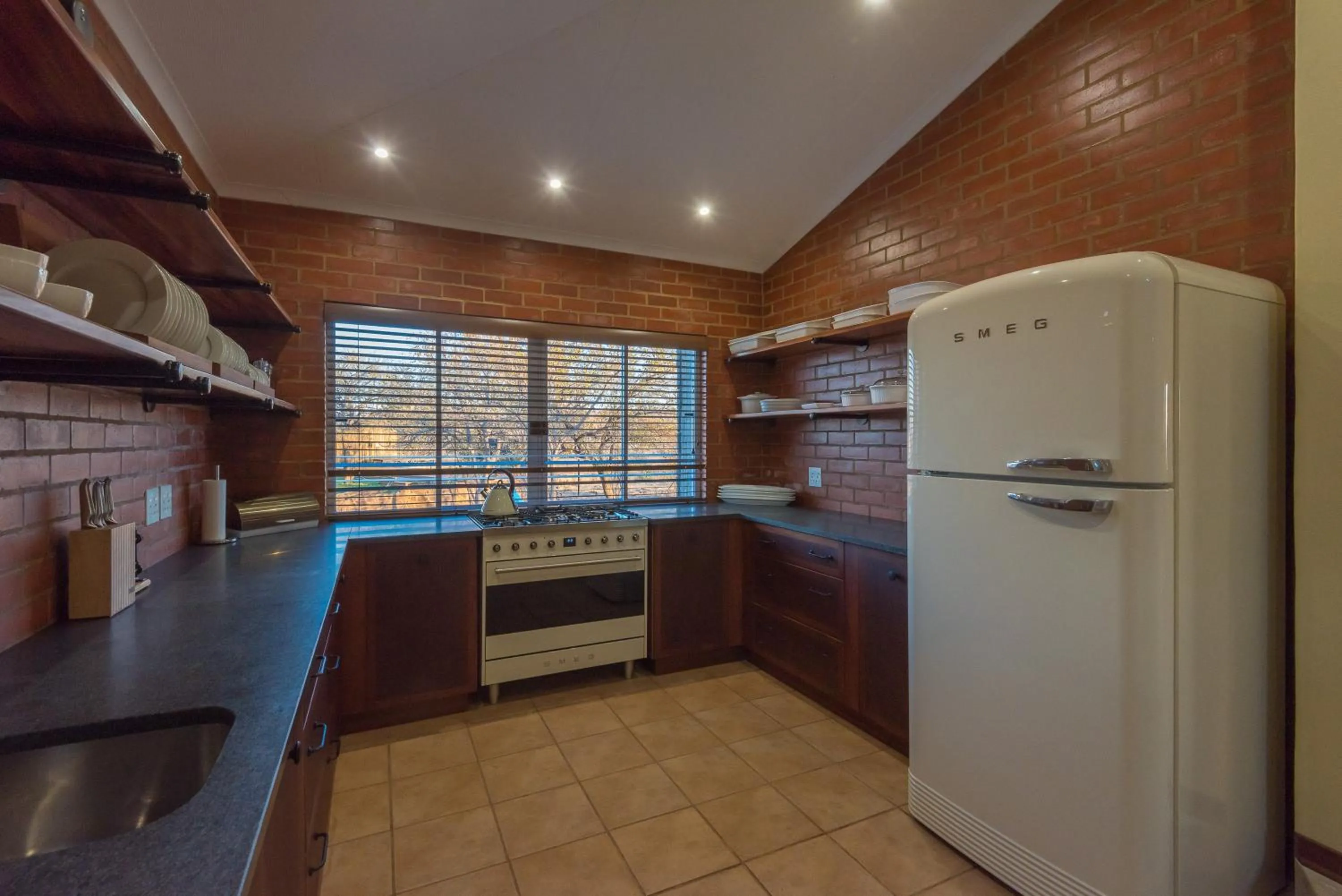 Kitchen or kitchenette in Rockfig Lodge Madikwe