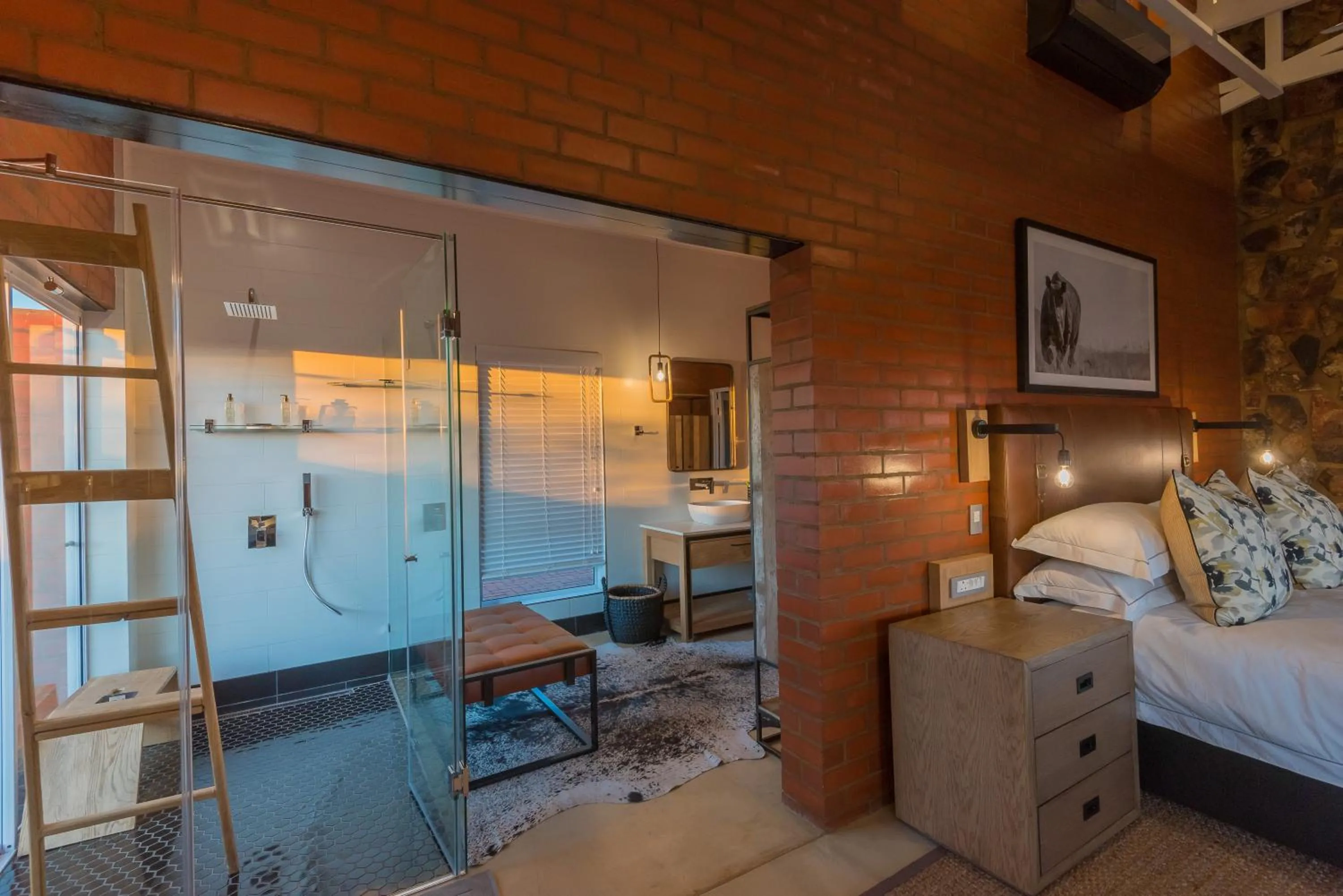 Bathroom, Bed in Rockfig Lodge Madikwe