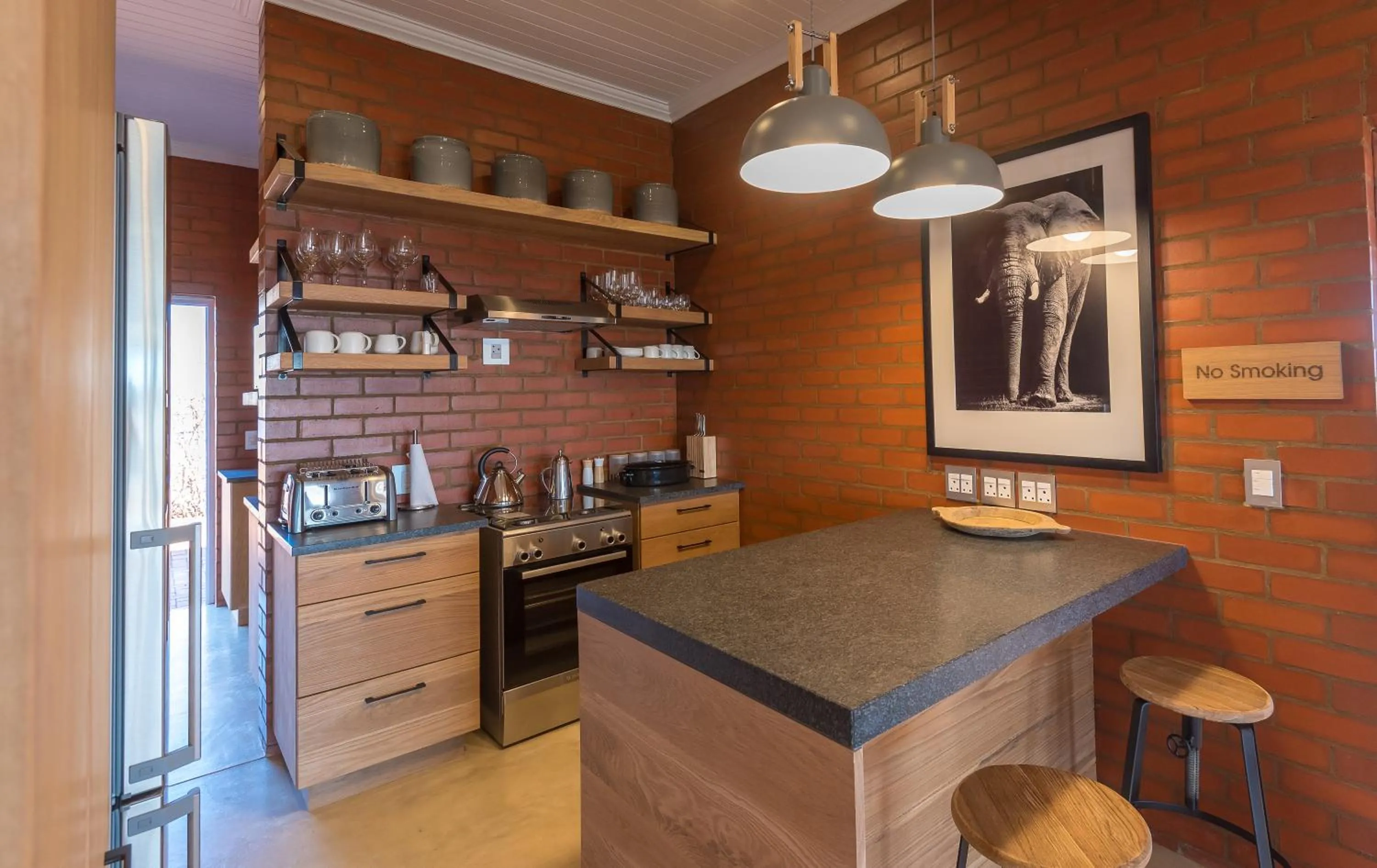 Kitchen or kitchenette in Rockfig Lodge Madikwe