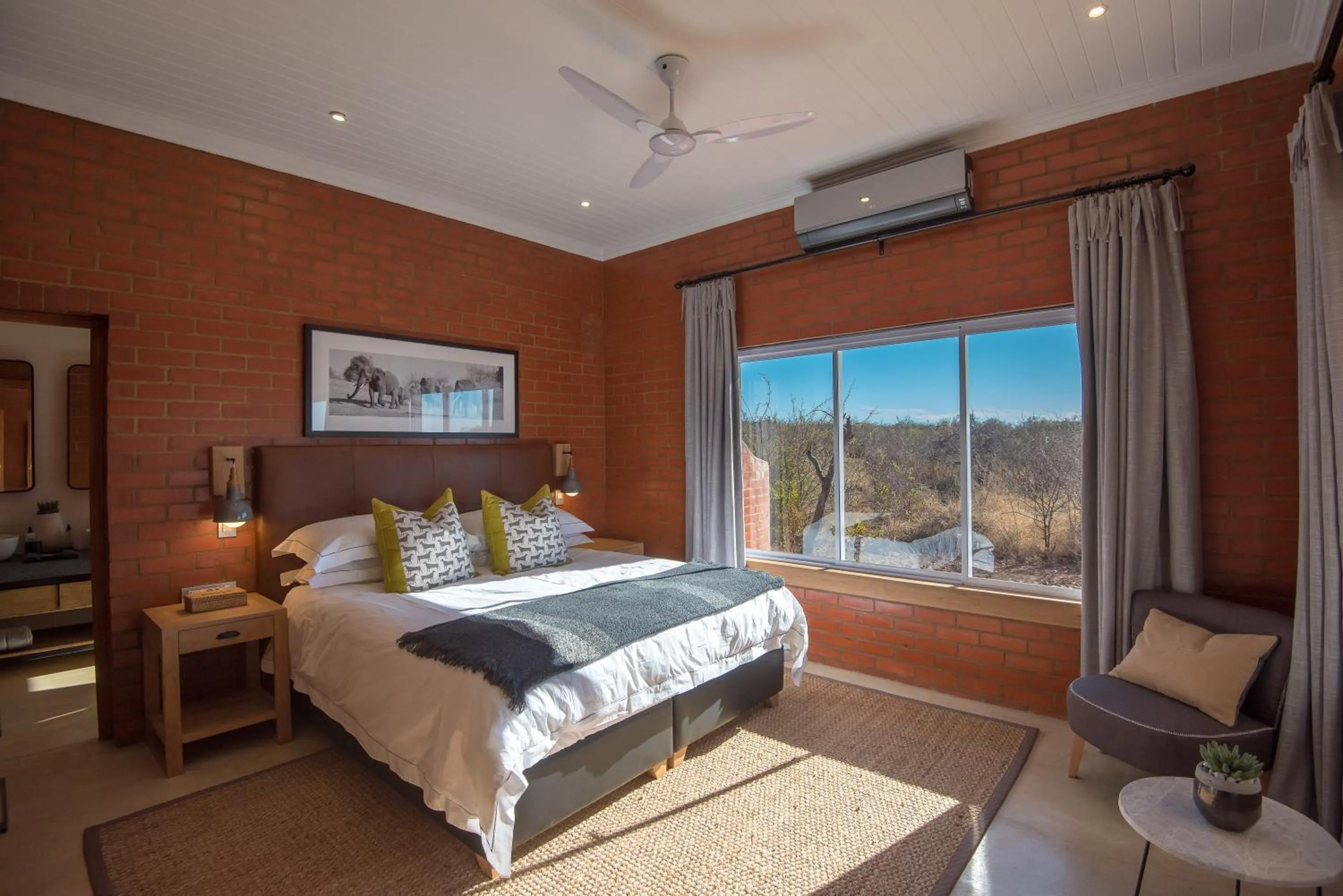 Bed in Rockfig Lodge Madikwe