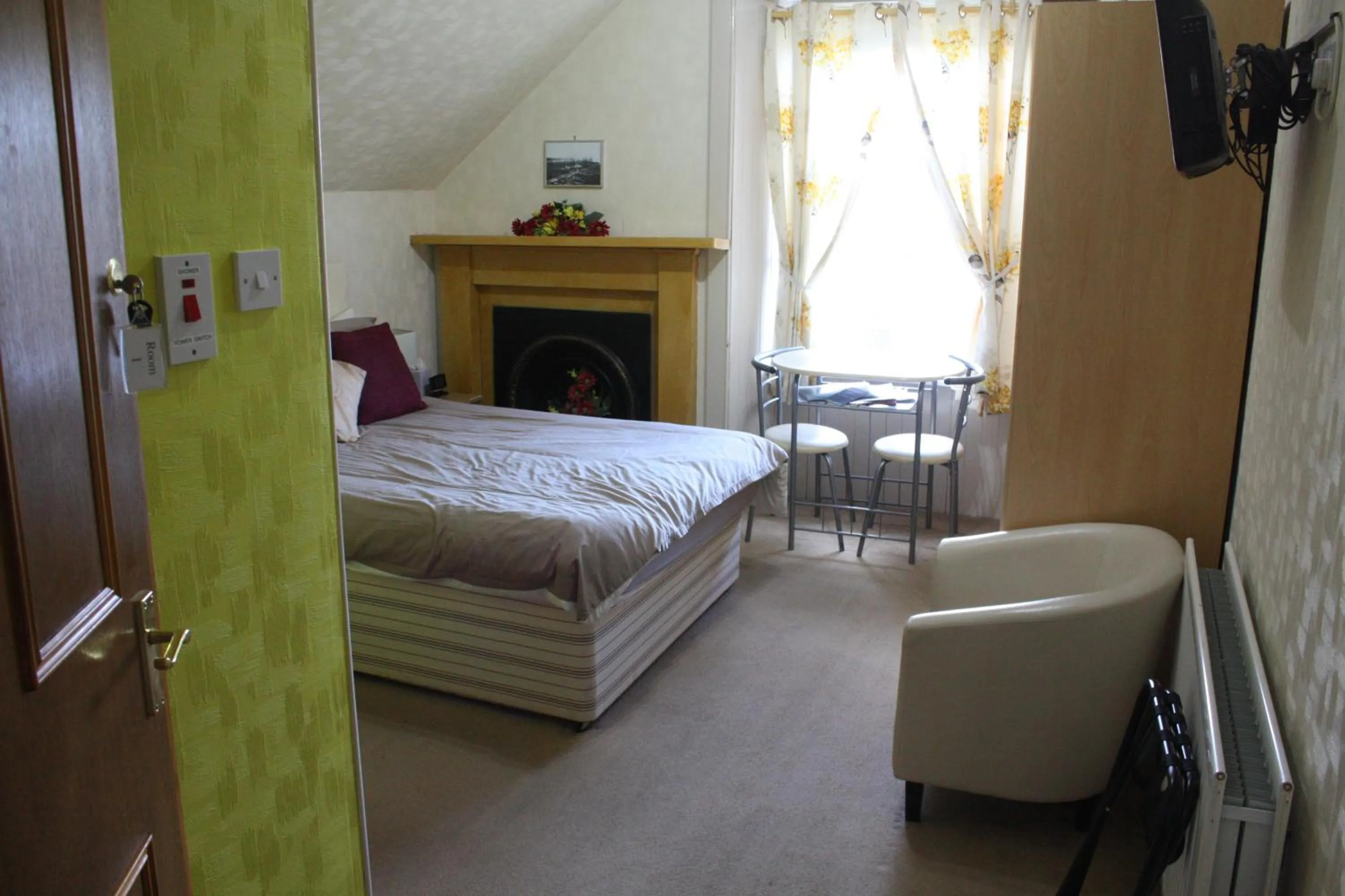 Day, Bed in Harbour House Bed & Breakfast - Wick